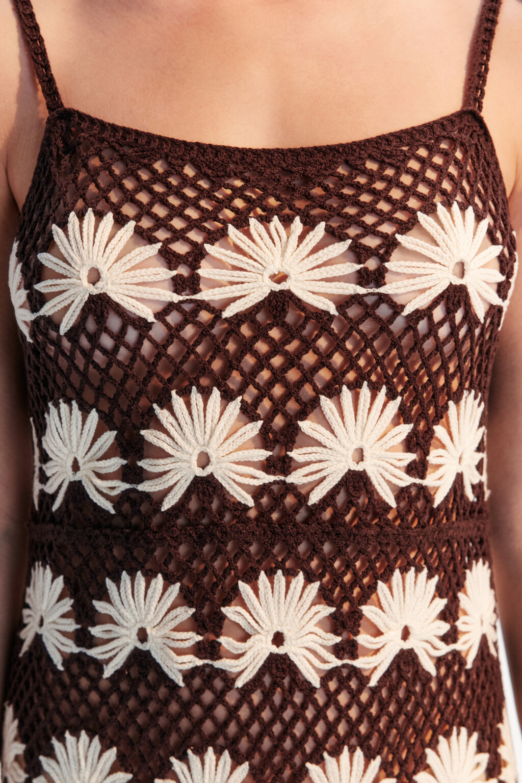Платье мини ажурное с узором - цвет коричневый - 5