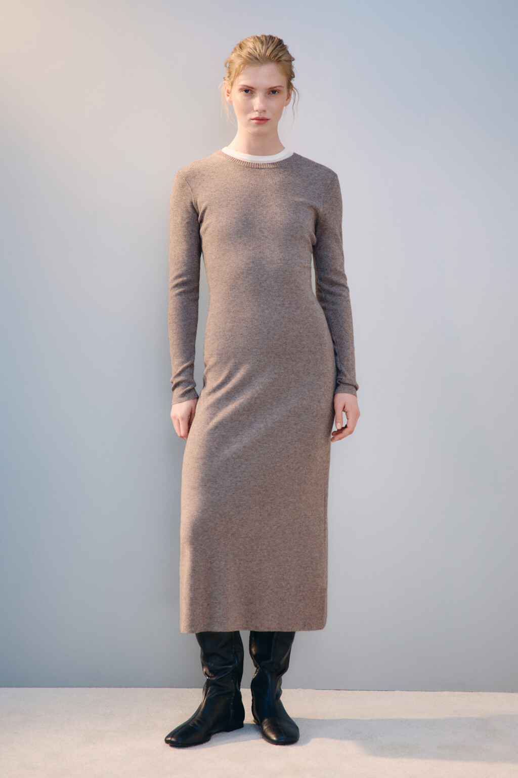 Платье миди из вязаного трикотажа - цвет бежевый - 2