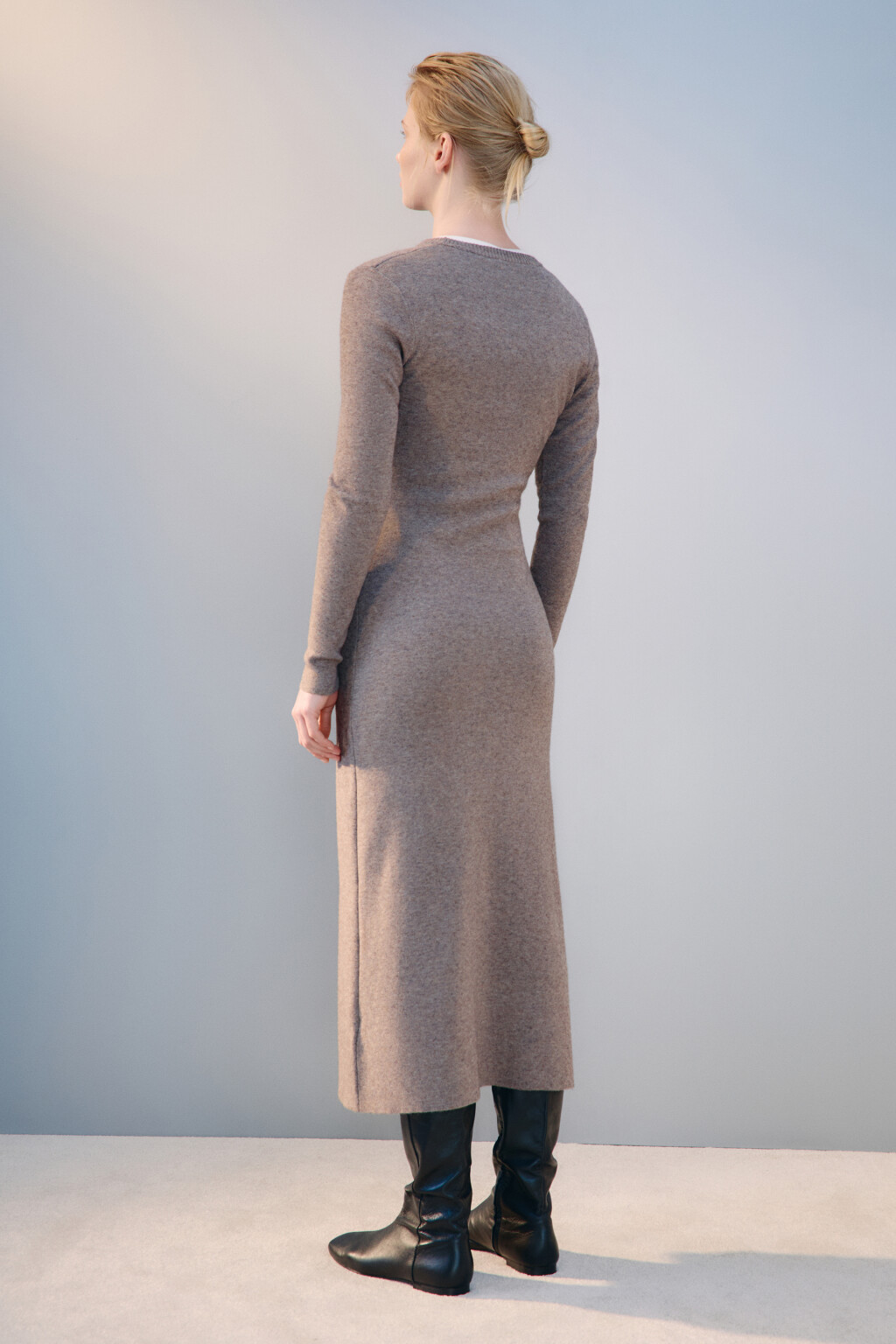 Платье миди из вязаного трикотажа - цвет бежевый - 3