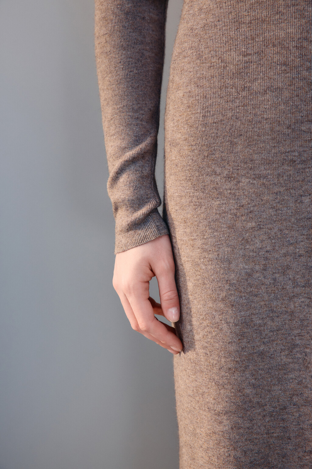 Платье миди из вязаного трикотажа - цвет бежевый - 6