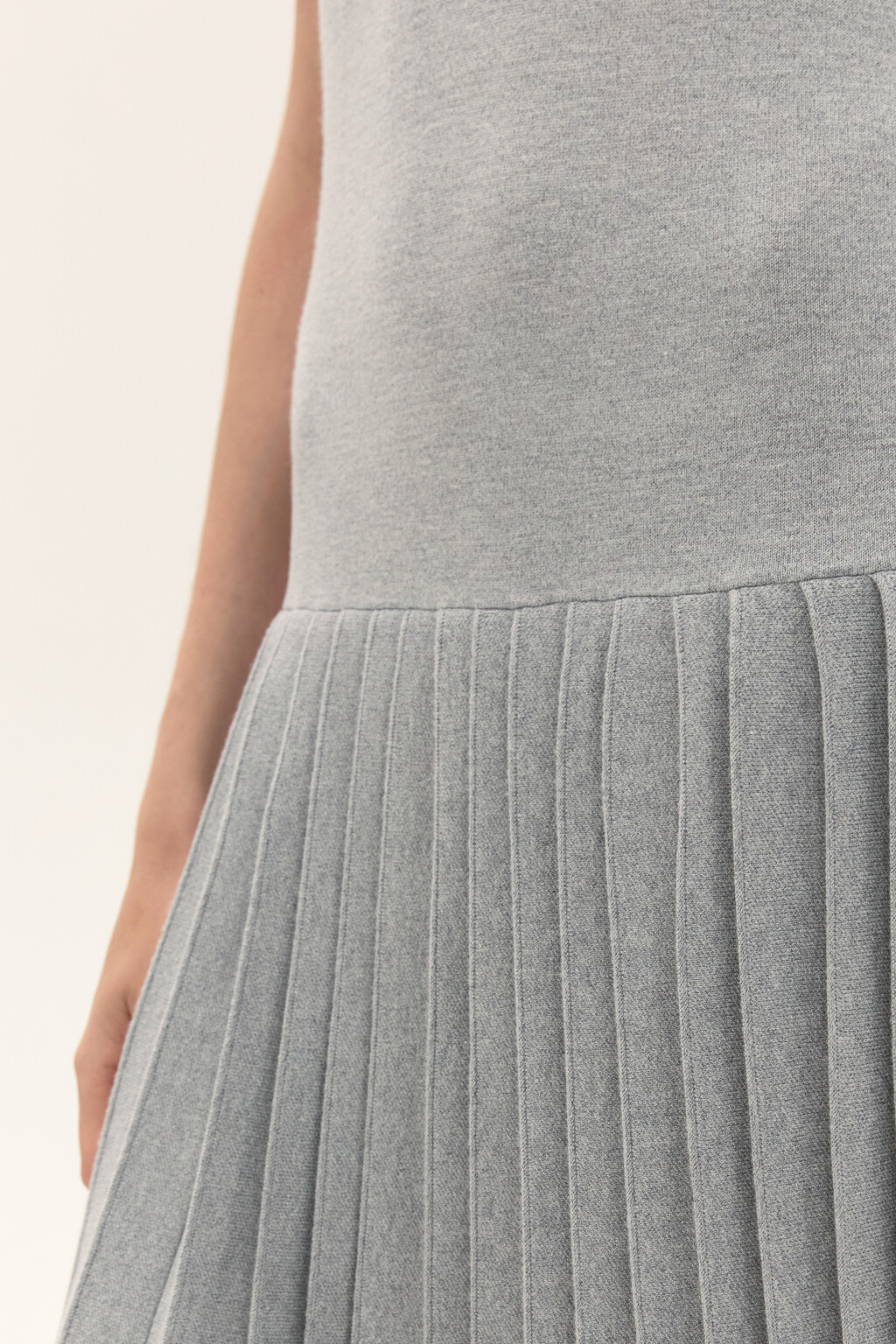 Платье-поло с юбкой в складку - цвет серый - 6