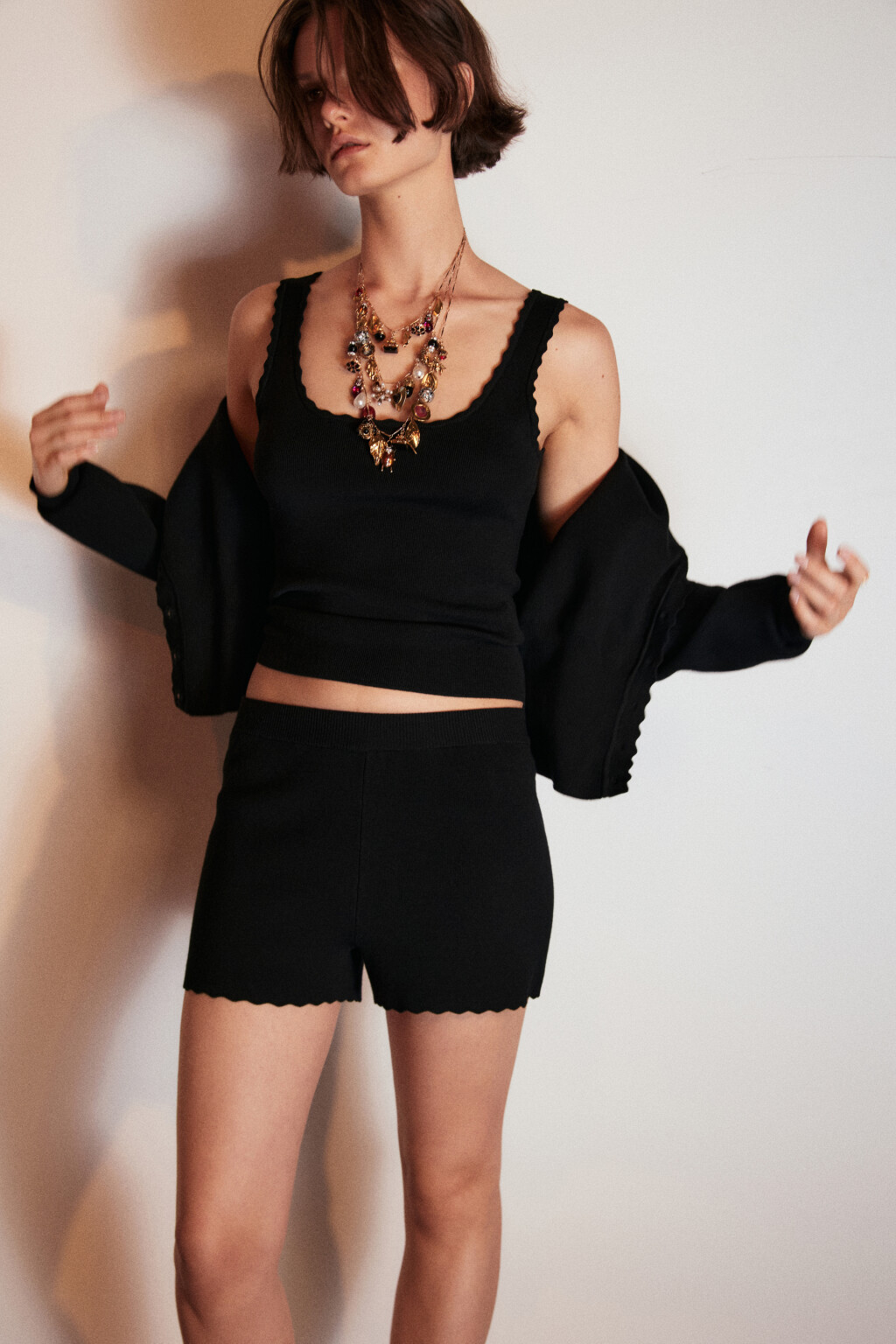 Майка вискозная с кружевом - цвет черный - 2