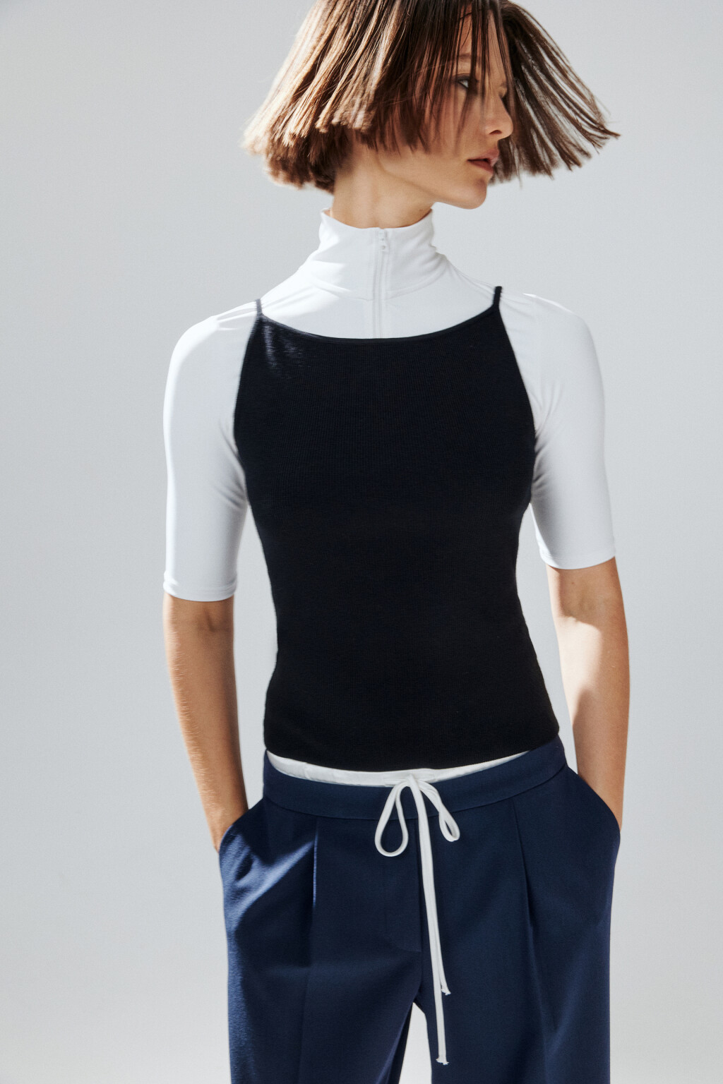 Майка вискозная на тонких бретелях - цвет черный - 1