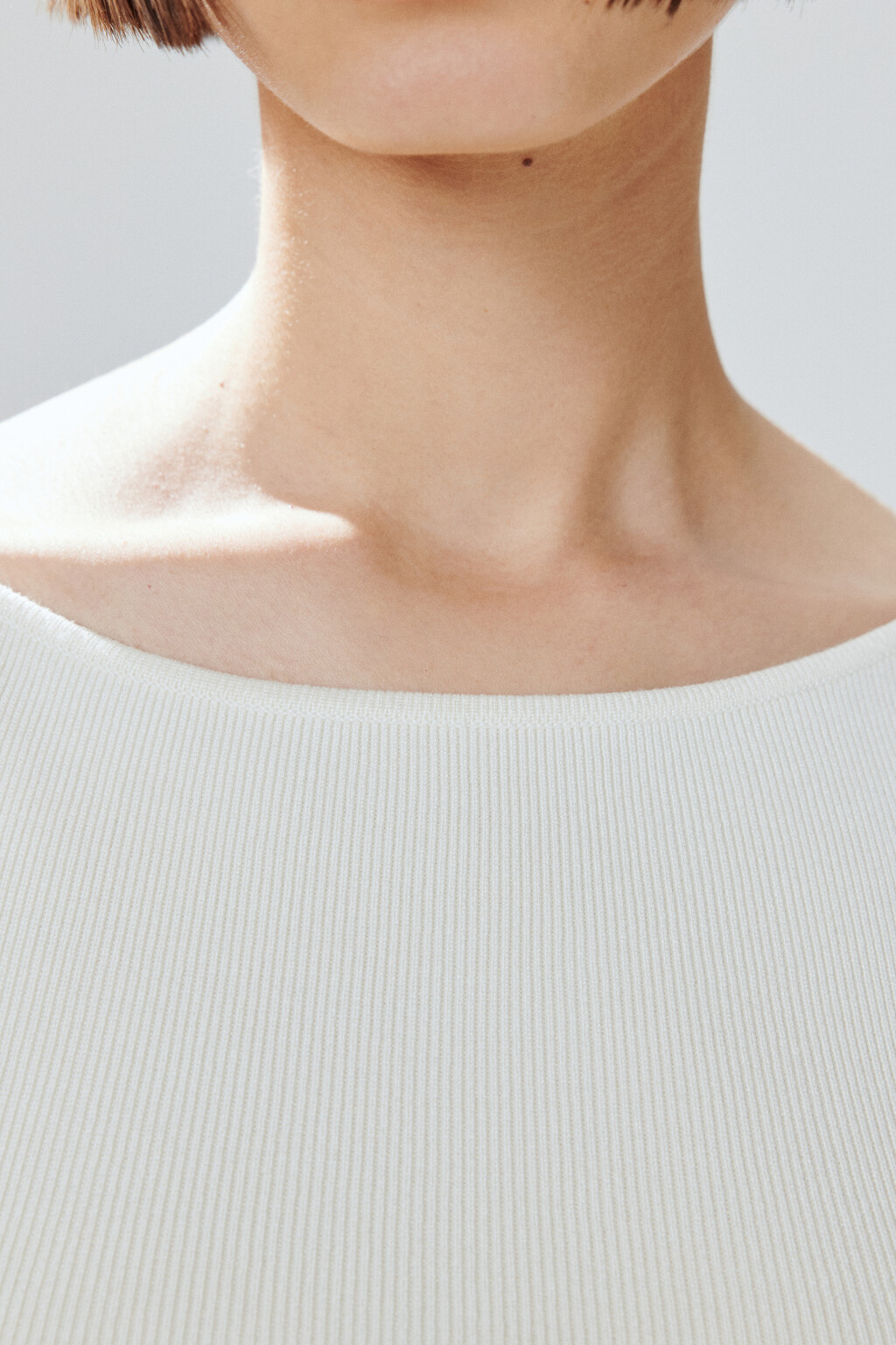 Майка вискозная на тонких бретелях - цвет молочный - 6