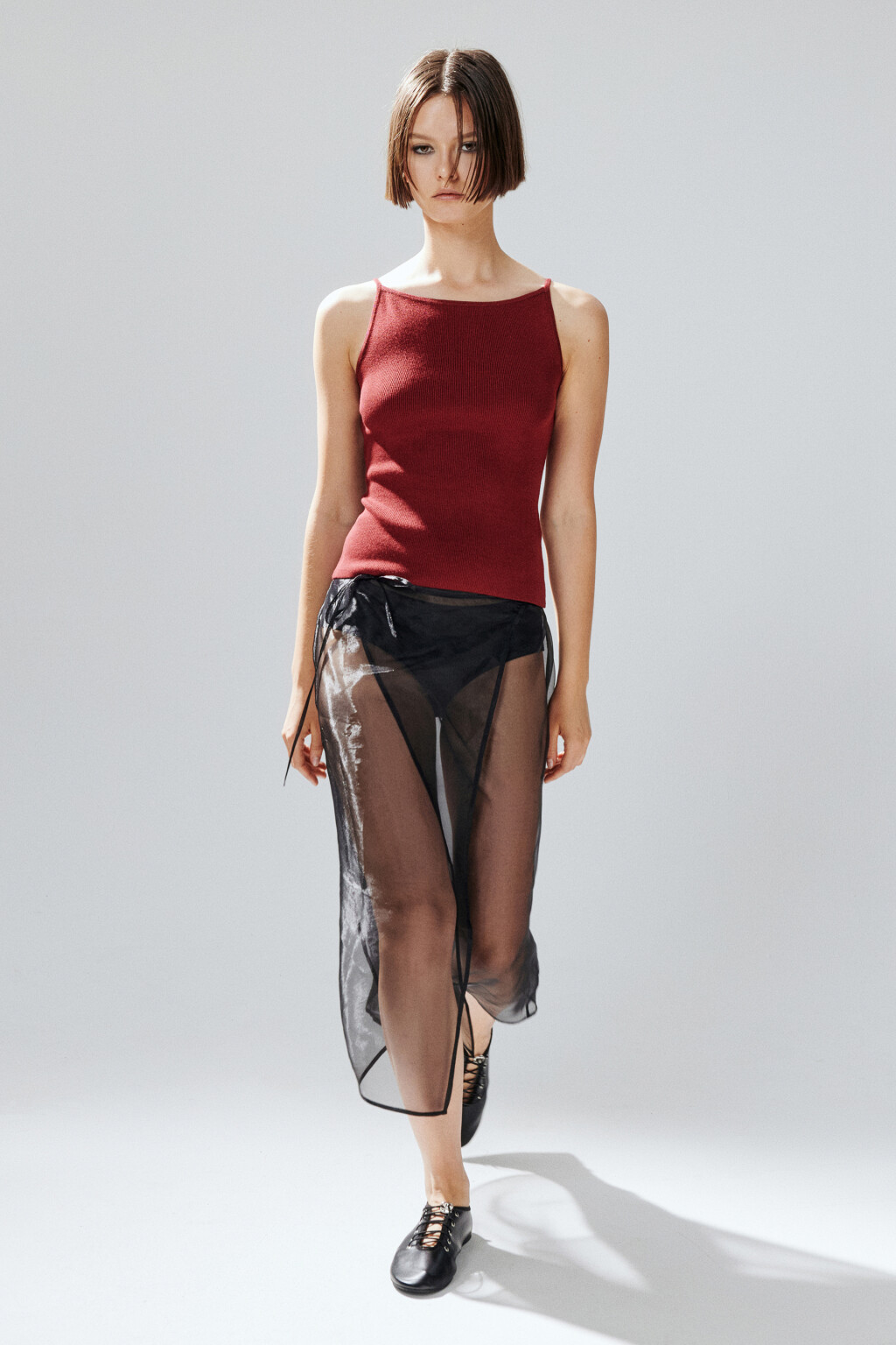 Майка вискозная на тонких бретелях - цвет бордовый - 2