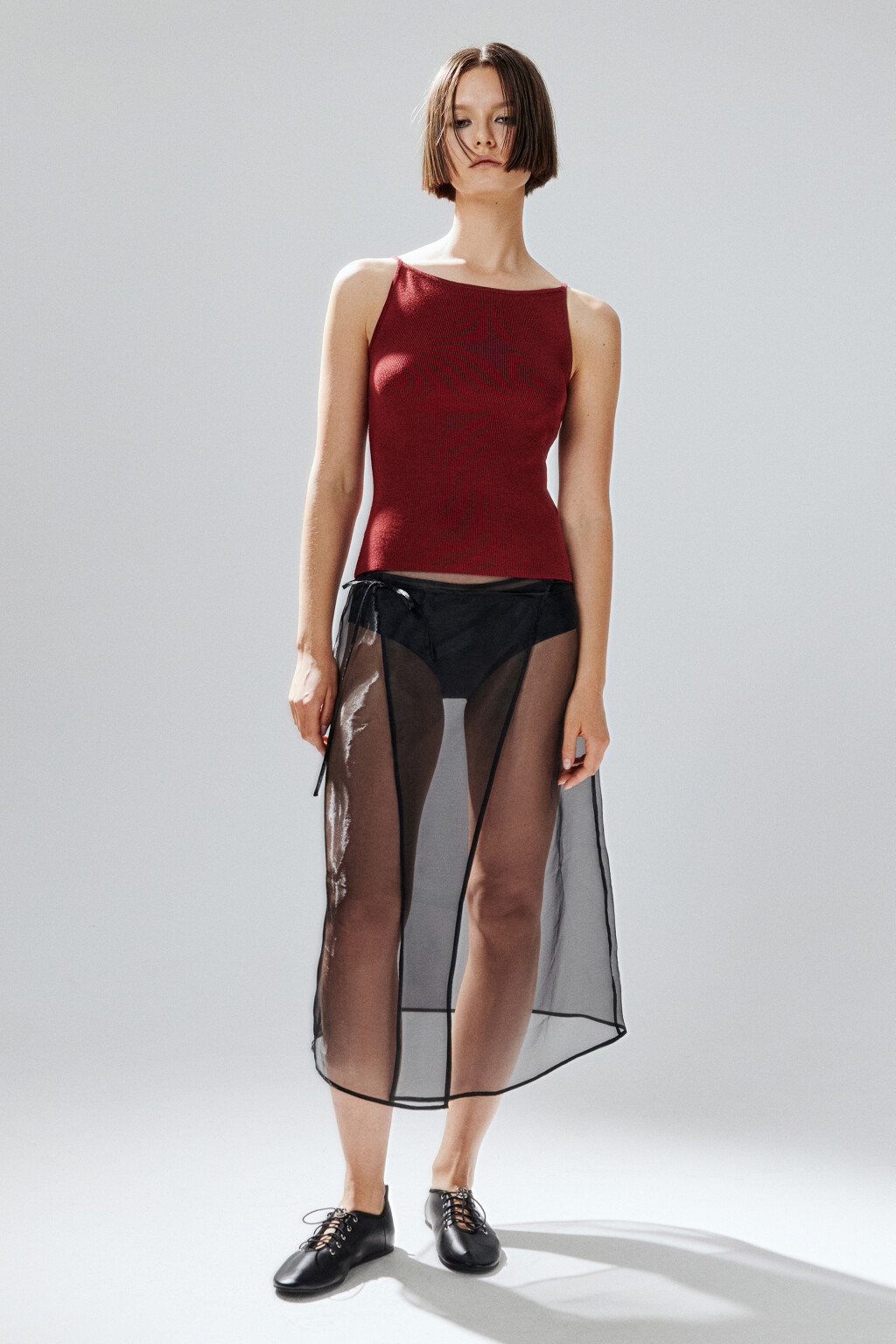 Майка вискозная на тонких бретелях - цвет бордовый - 5