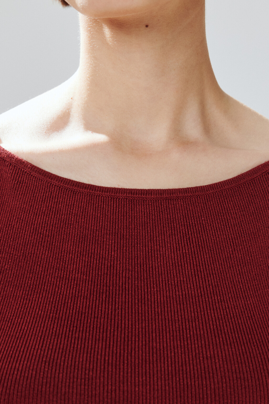 Майка вискозная на тонких бретелях - цвет бордовый - 6