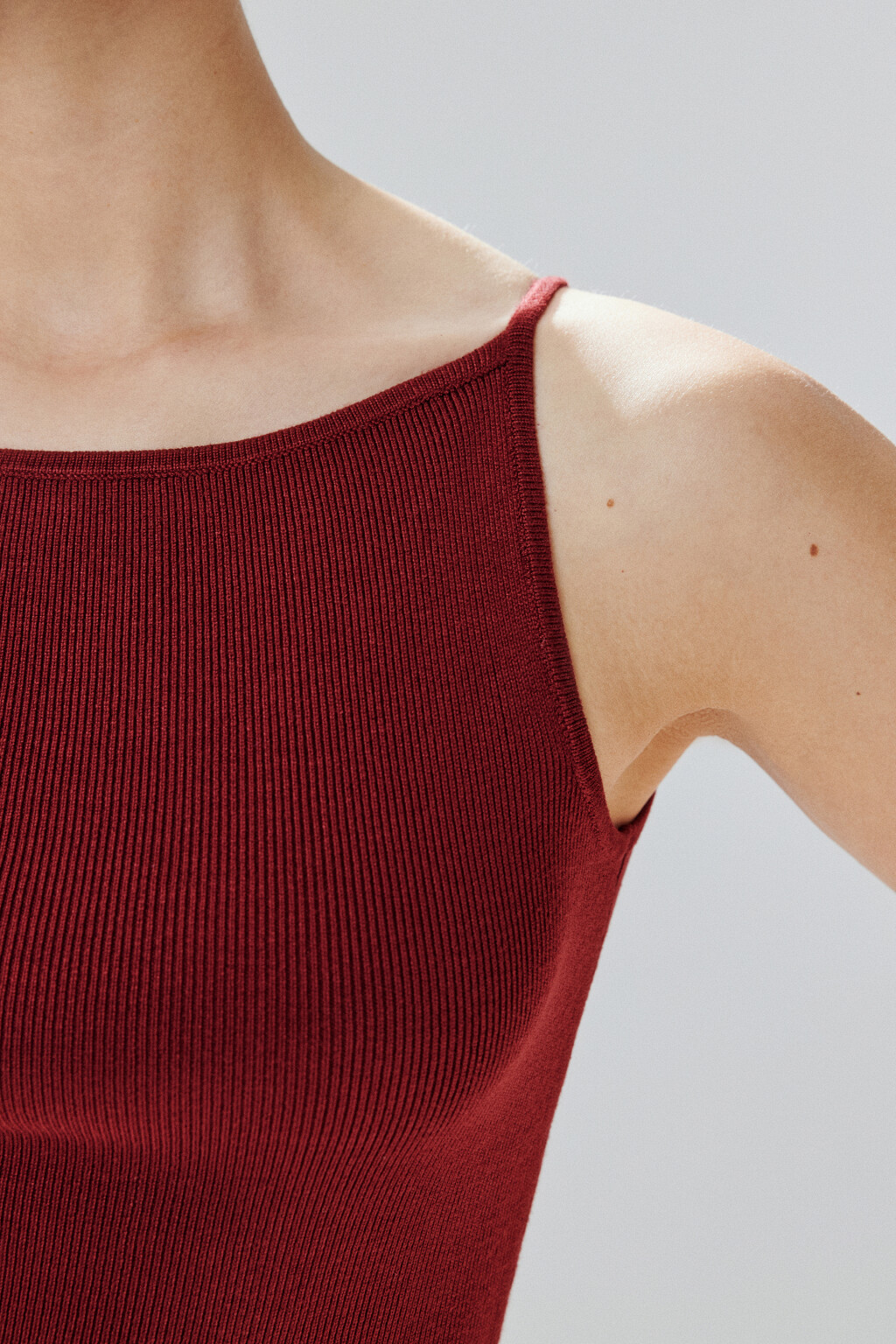 Майка вискозная на тонких бретелях - цвет бордовый - 8