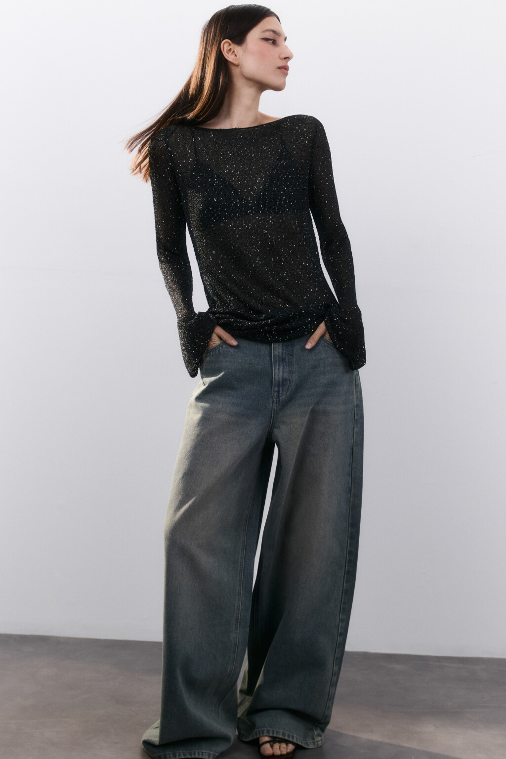 Джемпер из сетки с пайетками - цвет черный - 2