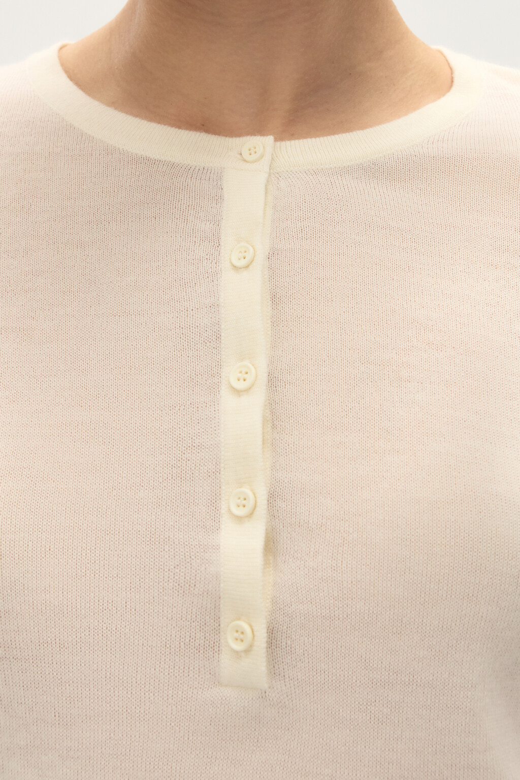 Джемпер из шерсти с застежкой - цвет молочный - 7