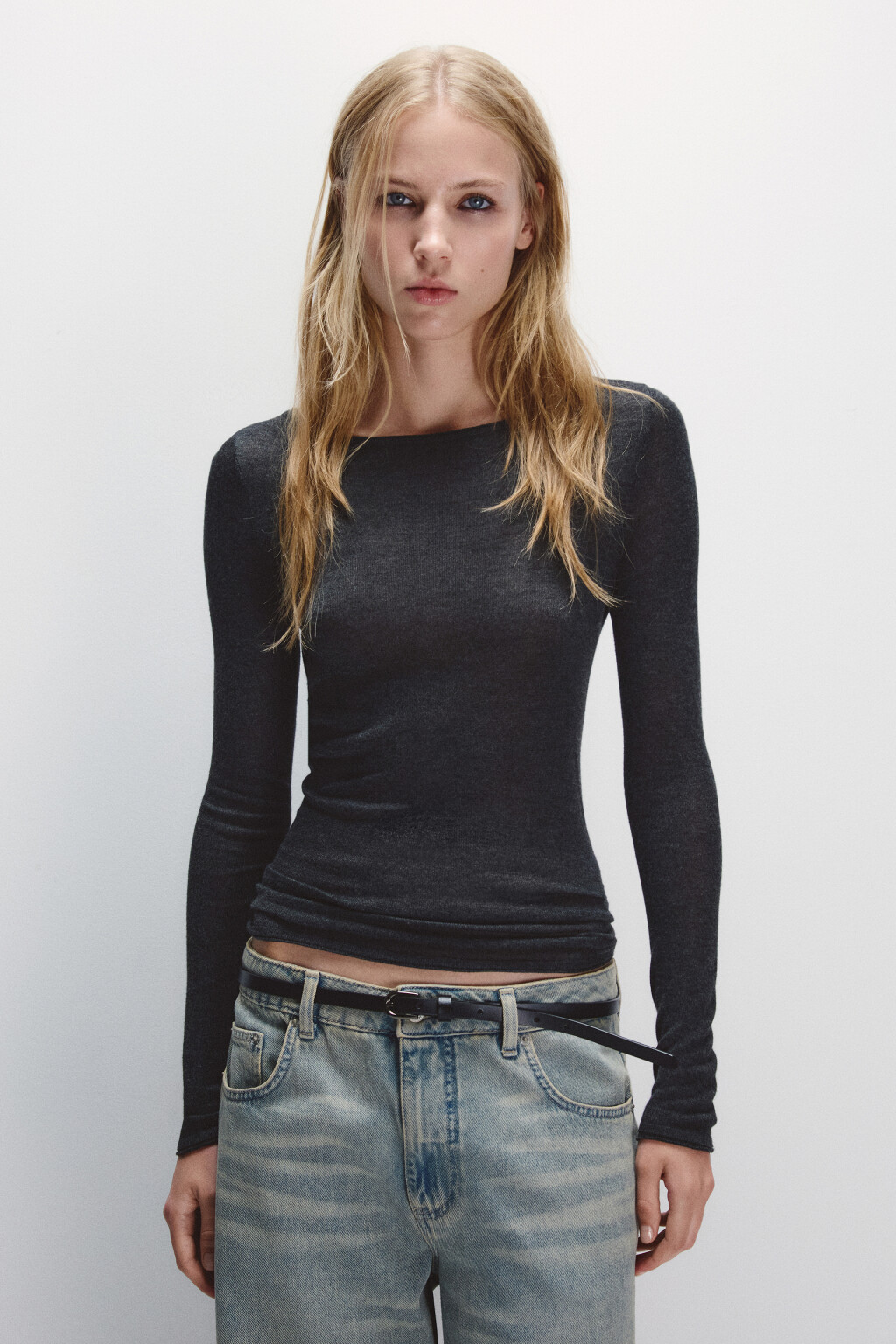 Лонгслив вискозный с вырезом-лодочкой - цвет серый - 2