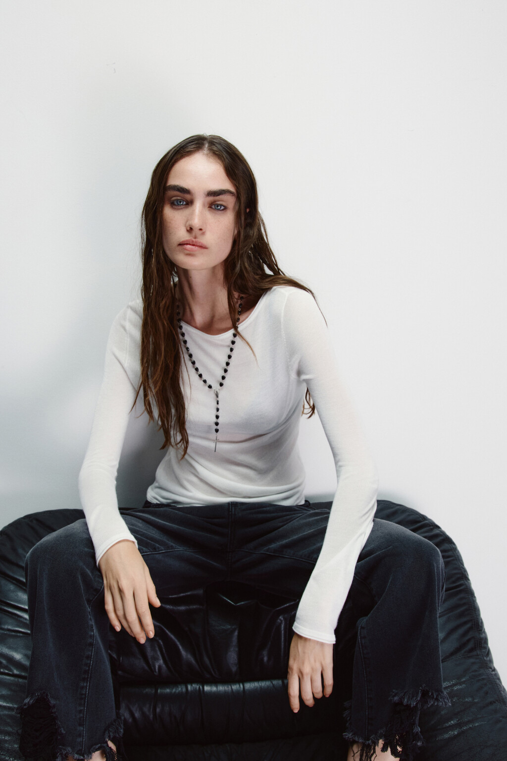 Лонгслив вискозный с вырезом-лодочкой - цвет молочный - 2