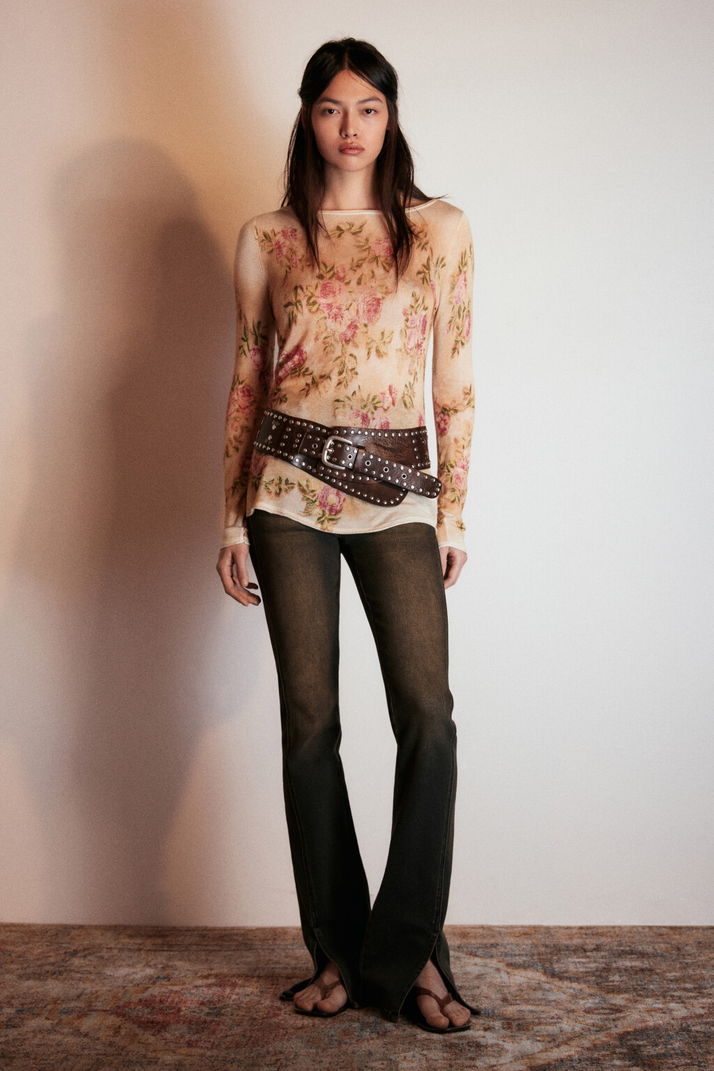 Джемпер из тонкой вискозы с принтом - цвет бежевый - 5