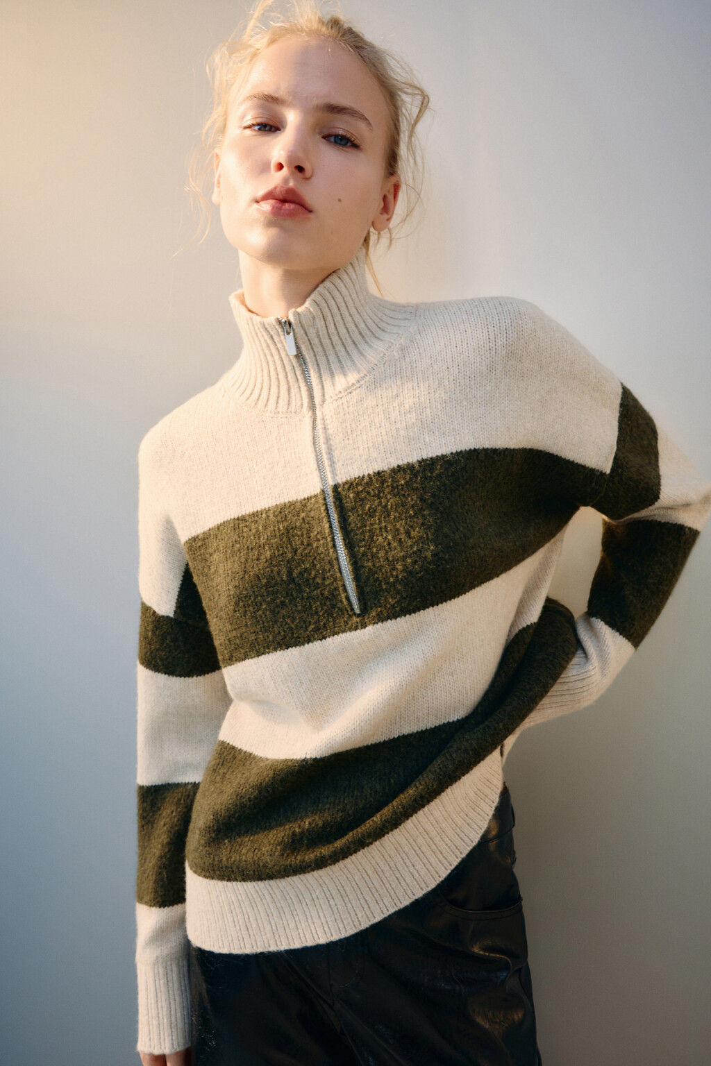 Свитер с воротником на молнии - цвет зеленый - 1