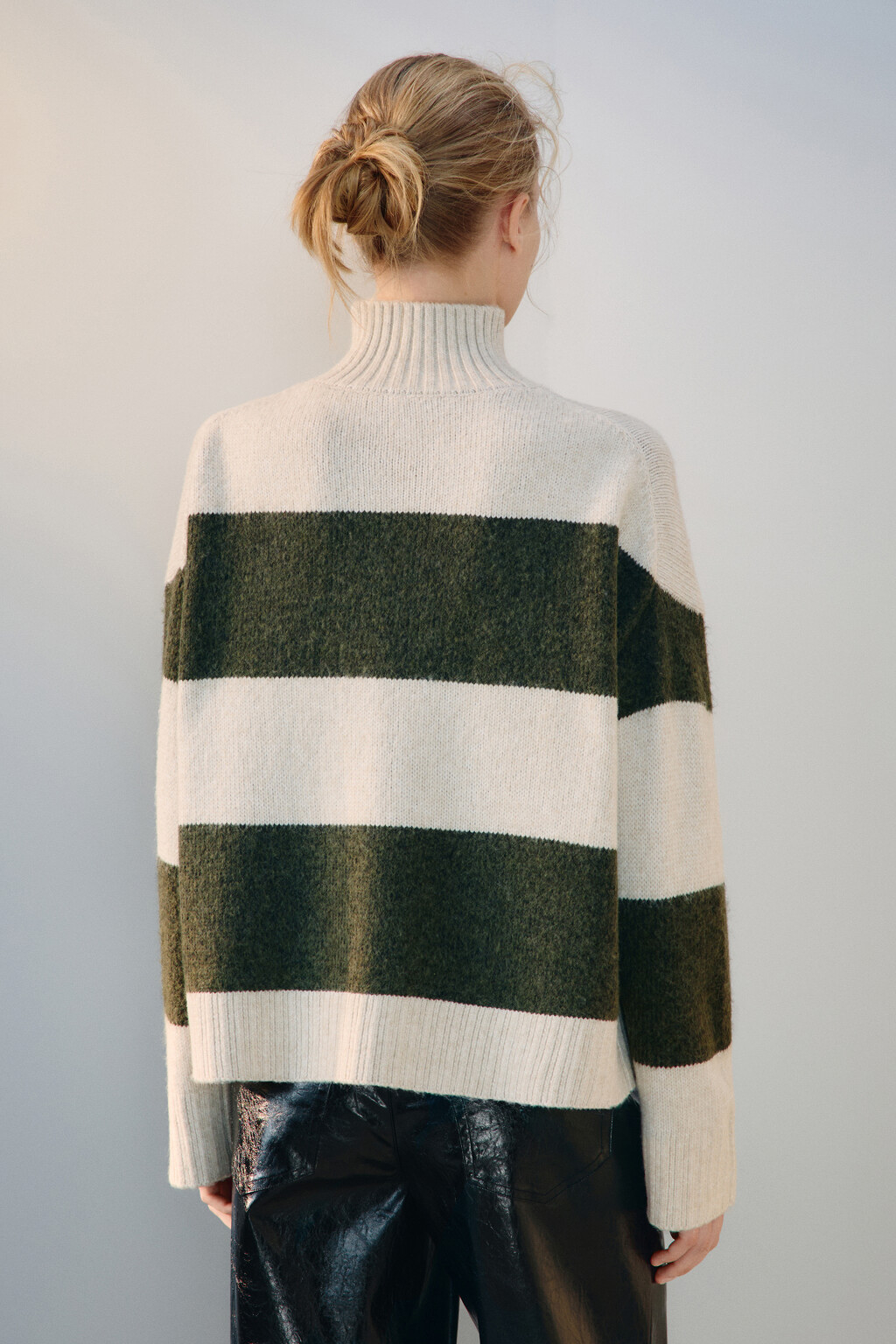 Свитер с воротником на молнии - цвет зеленый - 3