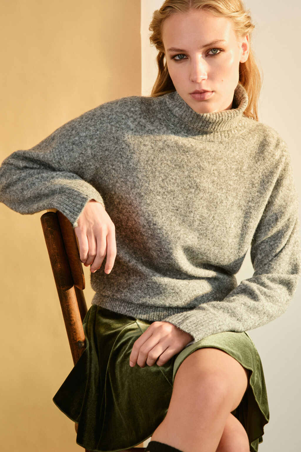 Свитер свободный с воротником - цвет серый - 1