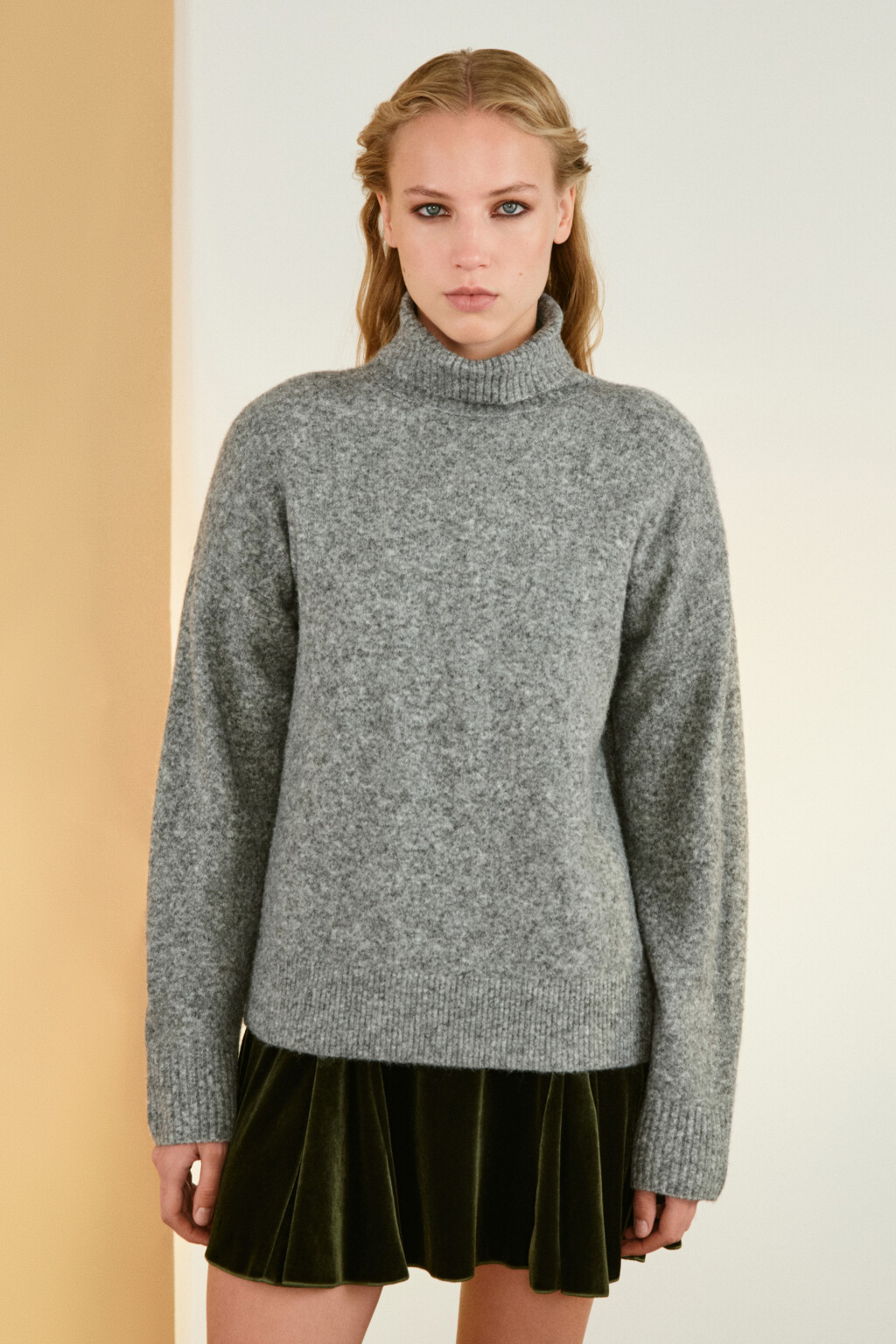 Свитер свободный с воротником - цвет серый - 2