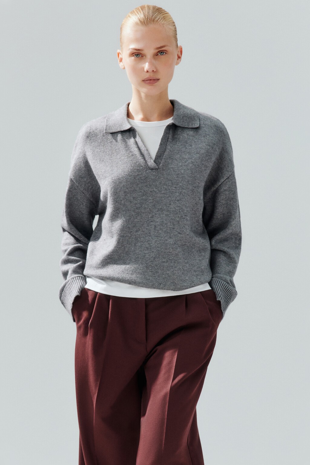 Джемпер с воротником и V-вырезом - цвет серый - 1