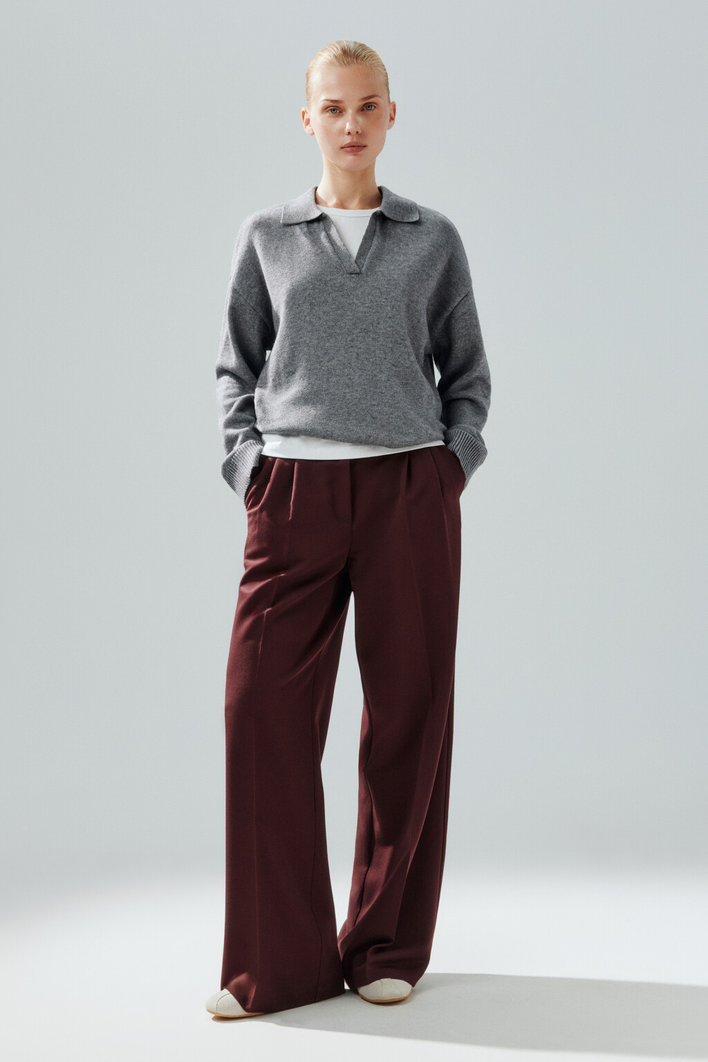 Джемпер с воротником и V-вырезом - цвет серый - 4