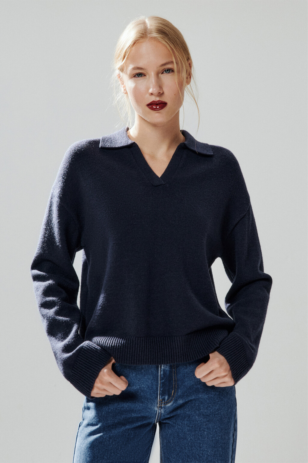 Джемпер с воротником и V-вырезом - цвет синий - 2