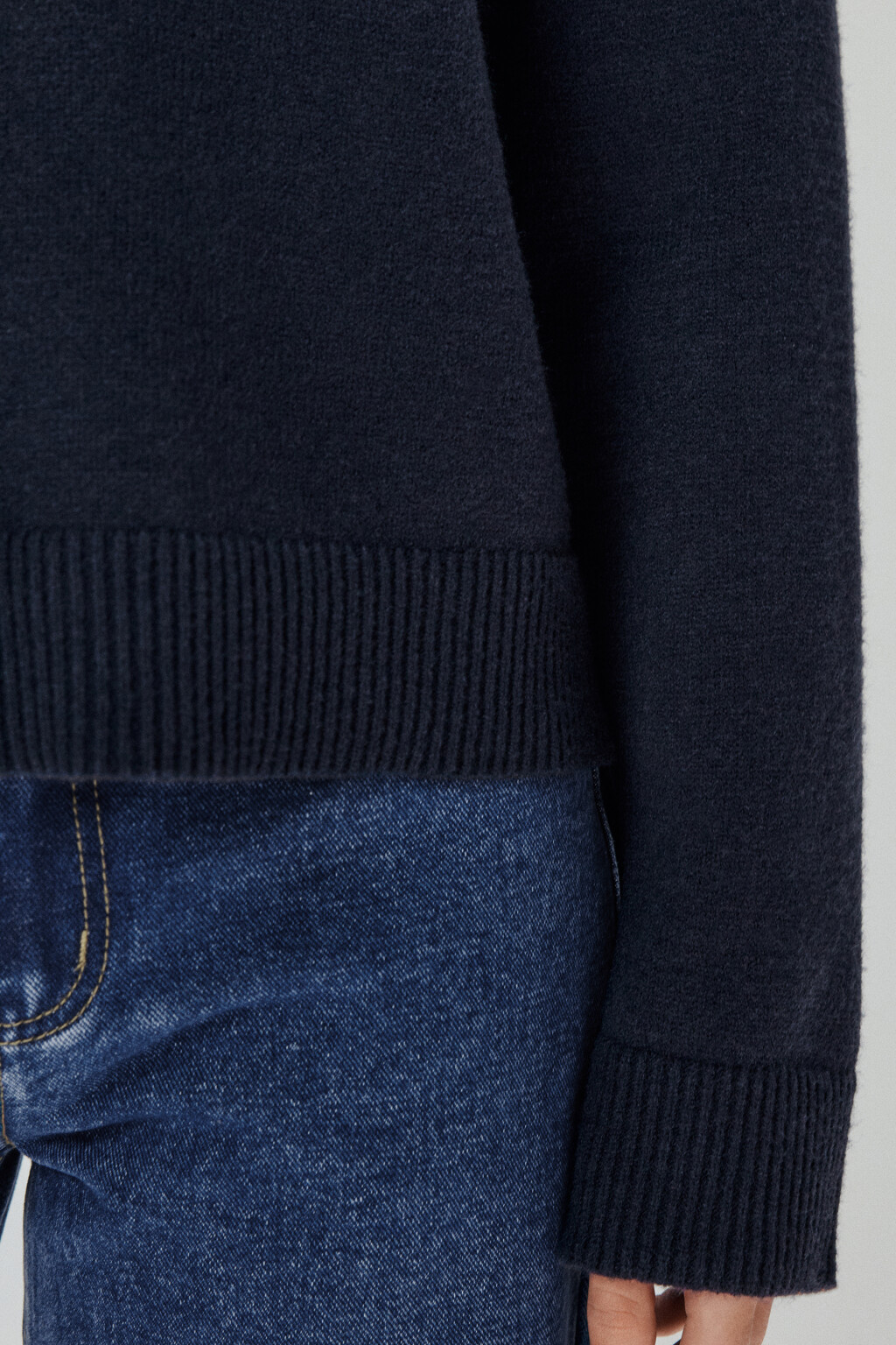 Джемпер с воротником и V-вырезом - цвет синий - 6