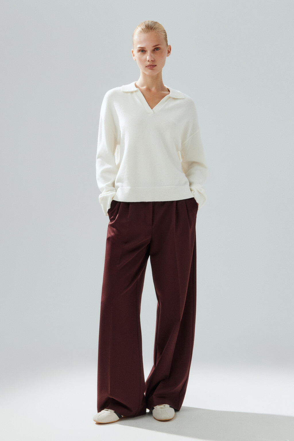 Джемпер с воротником и V-вырезом - цвет молочный - 4