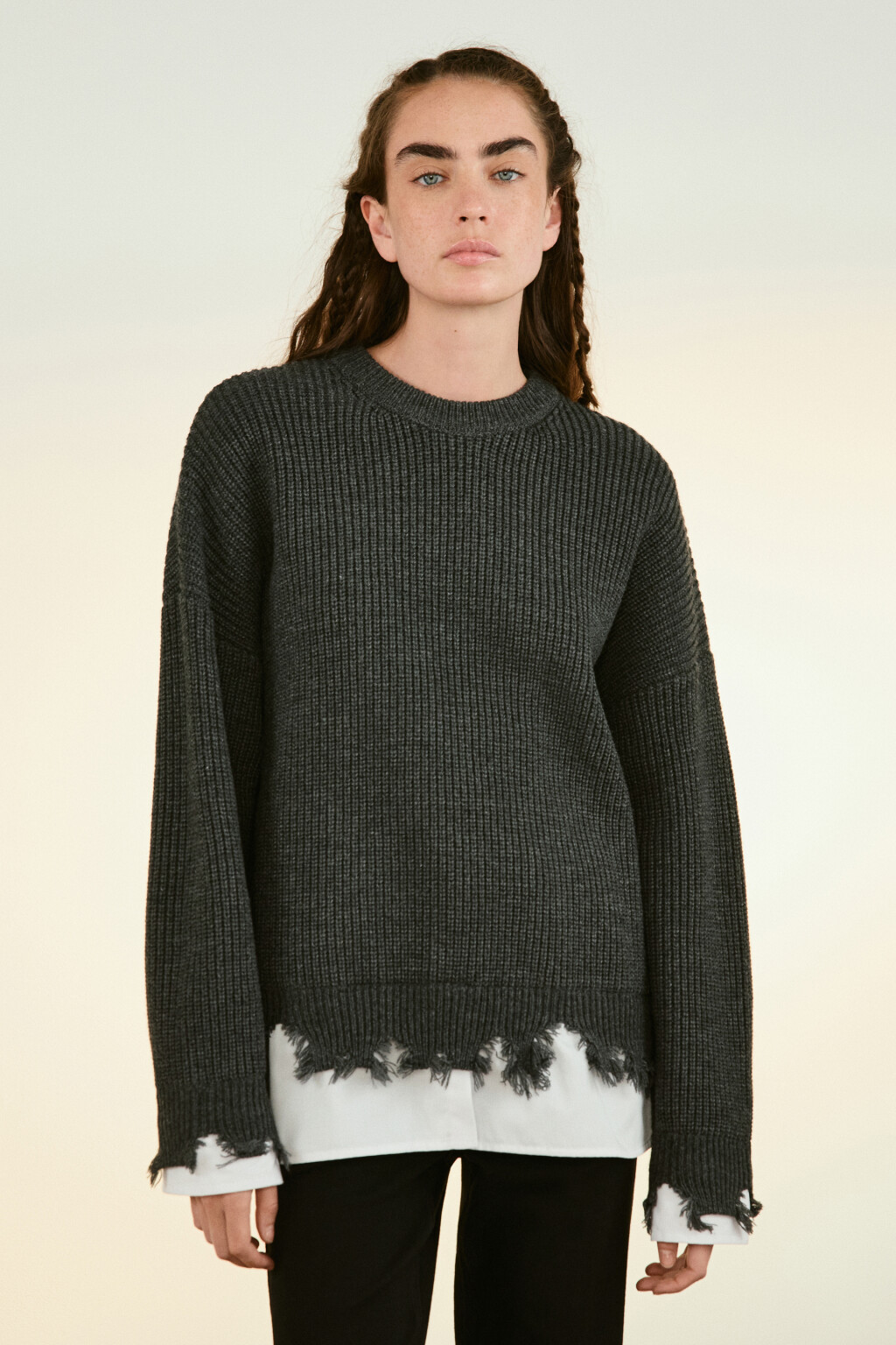 Джемпер рваный с имитацией рубашки - цвет серый - 2