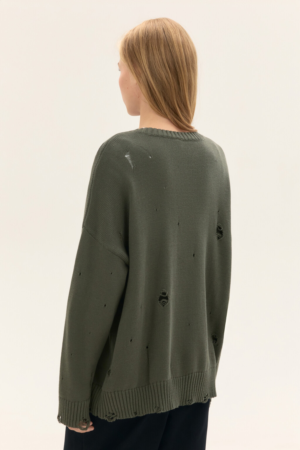 Джемпер вязаный с рваными элементами - цвет зеленый - 3