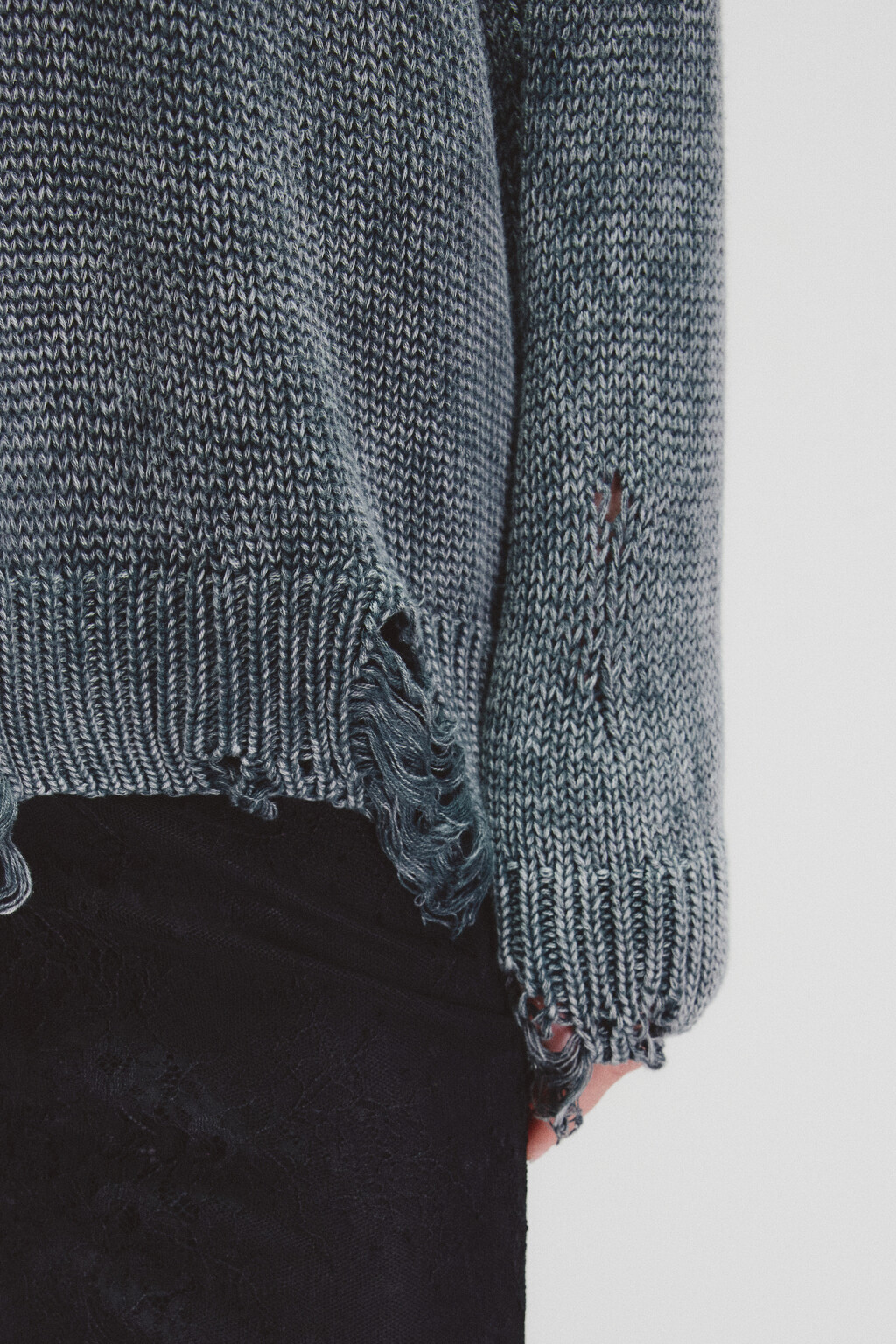 Джемпер вязаный с кружевом и стиркой - цвет серый - 6