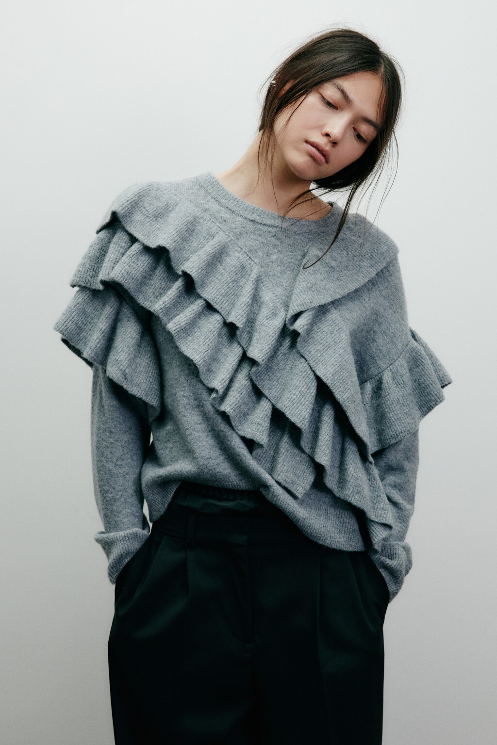 Джемпер вязаный с воланами - цвет серый - 2