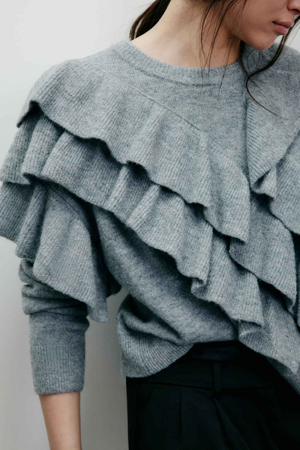 Джемпер вязаный с воланами - цвет серый - 5