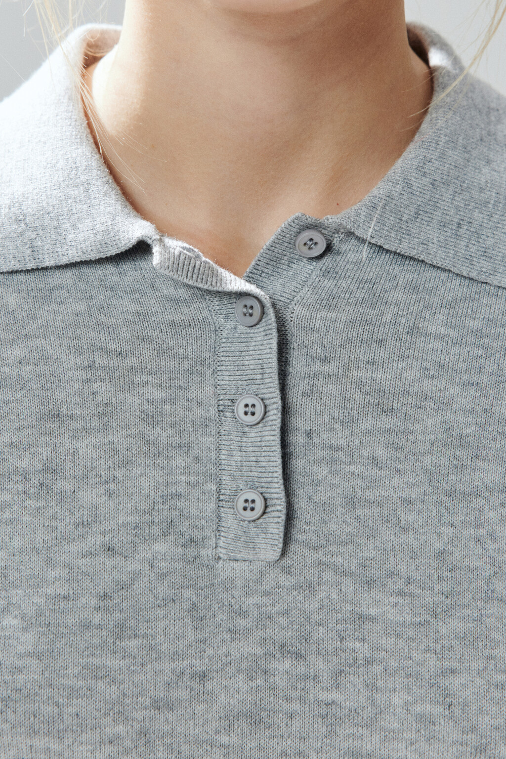 Джемпер-поло тонкой вязки - цвет серый - 6