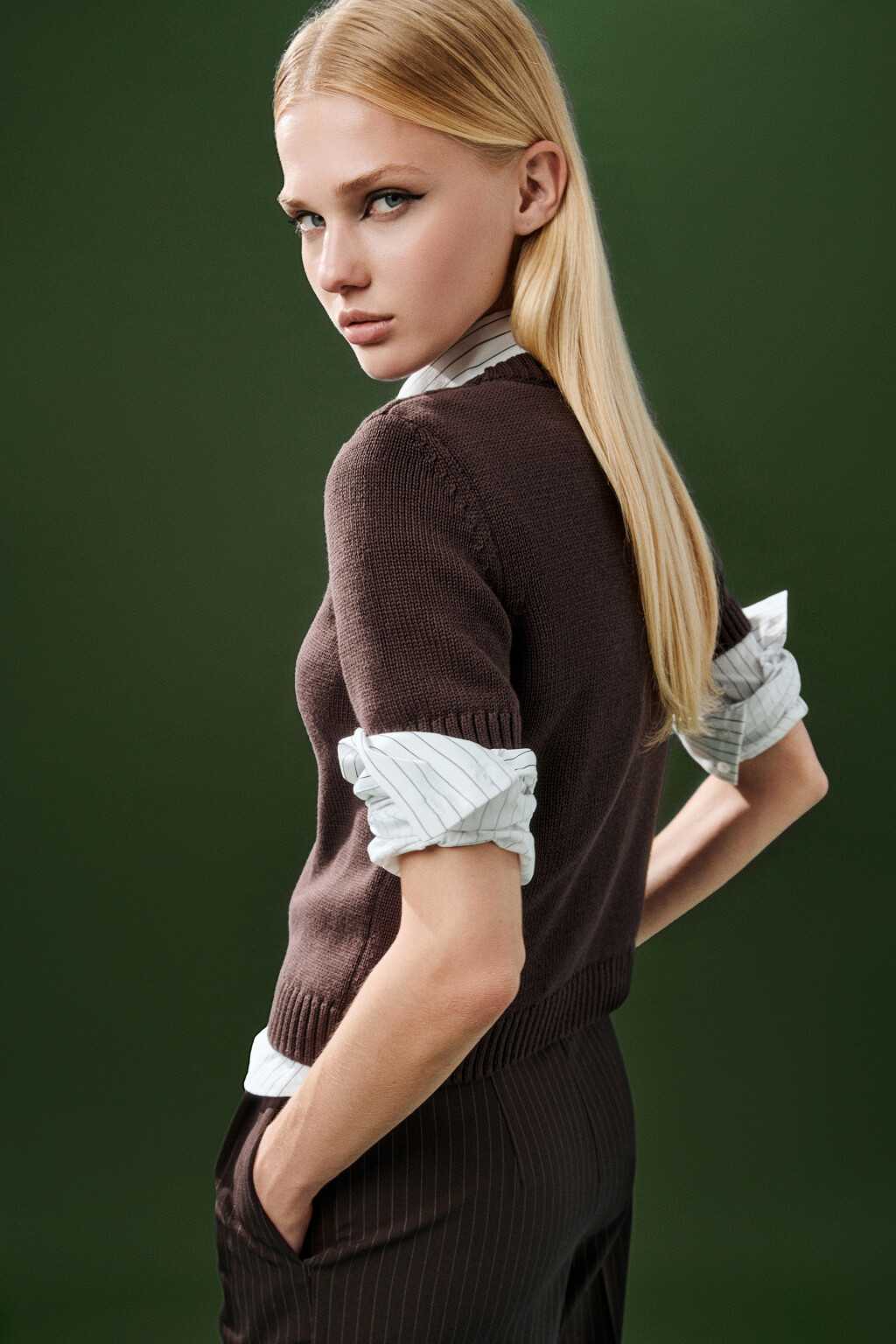 Джемпер вязаный с короткими рукавами - цвет коричневый - 2