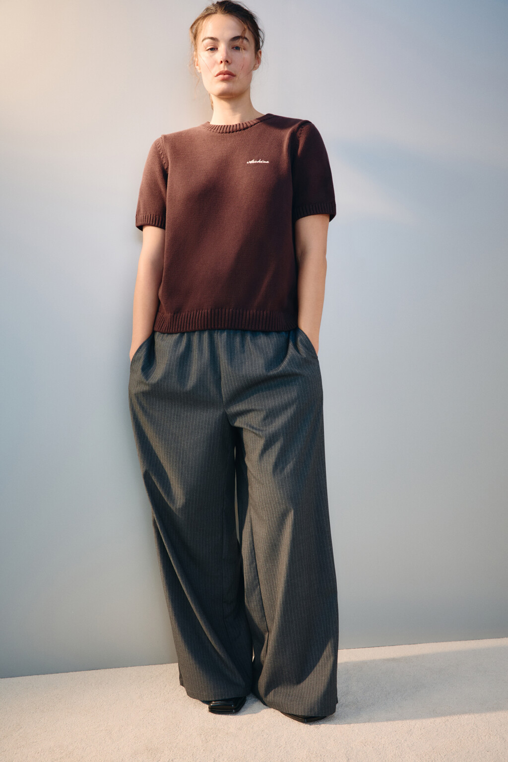 Джемпер вязаный с короткими рукавами - цвет коричневый - 2