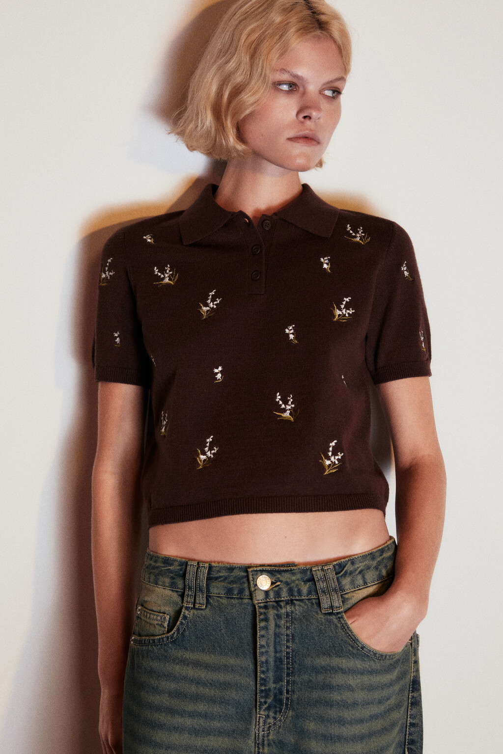 Джемпер-поло вязаный с вышивкой - цвет коричневый - 1