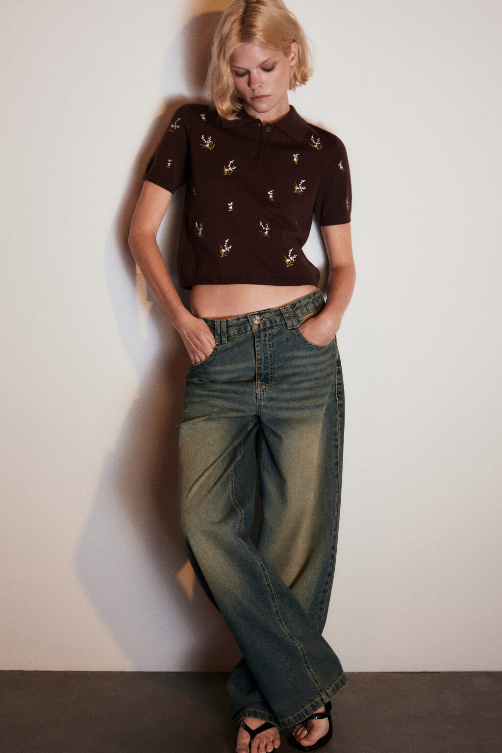 Джемпер-поло вязаный с вышивкой - цвет коричневый - 2