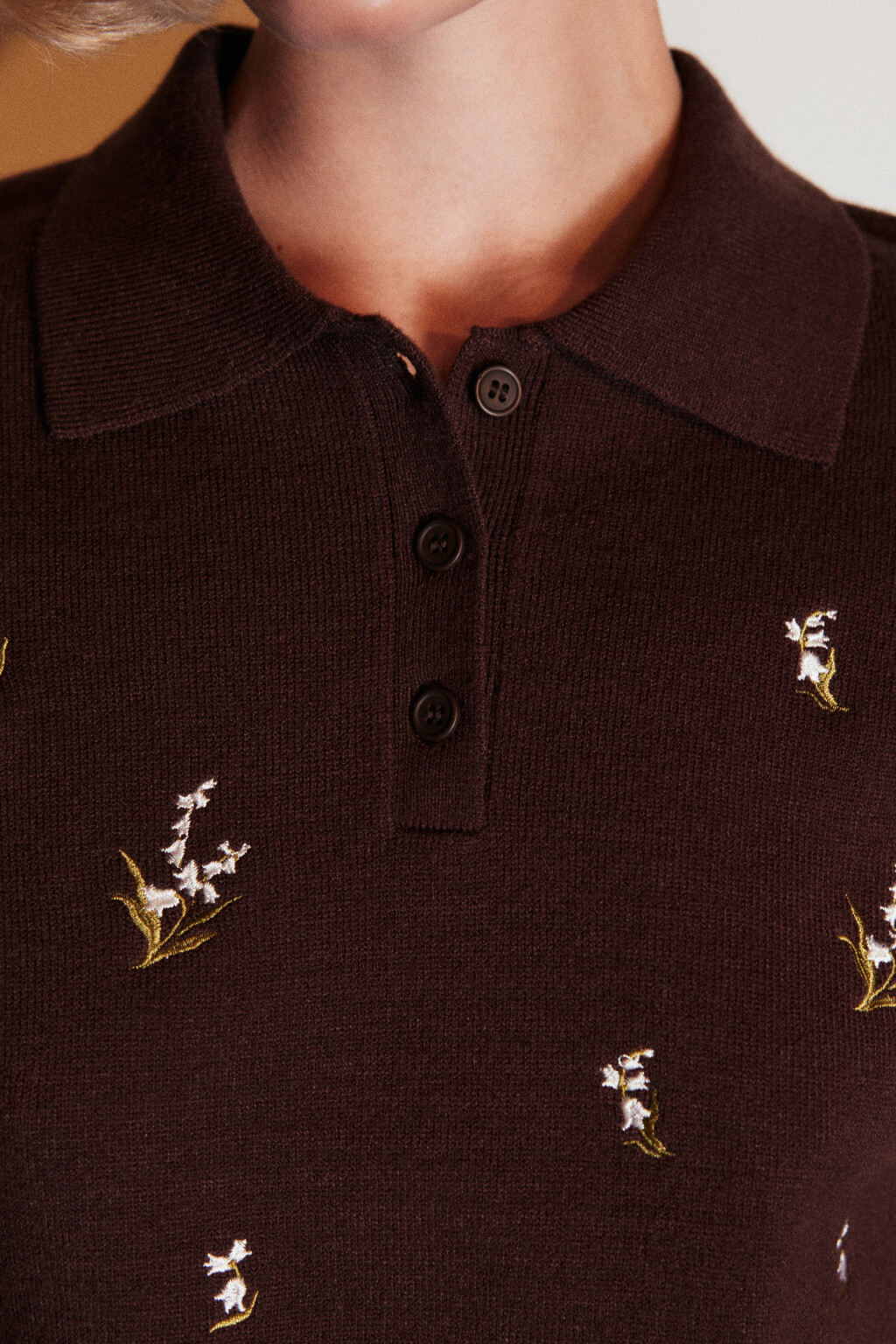 Джемпер-поло вязаный с вышивкой - цвет коричневый - 6
