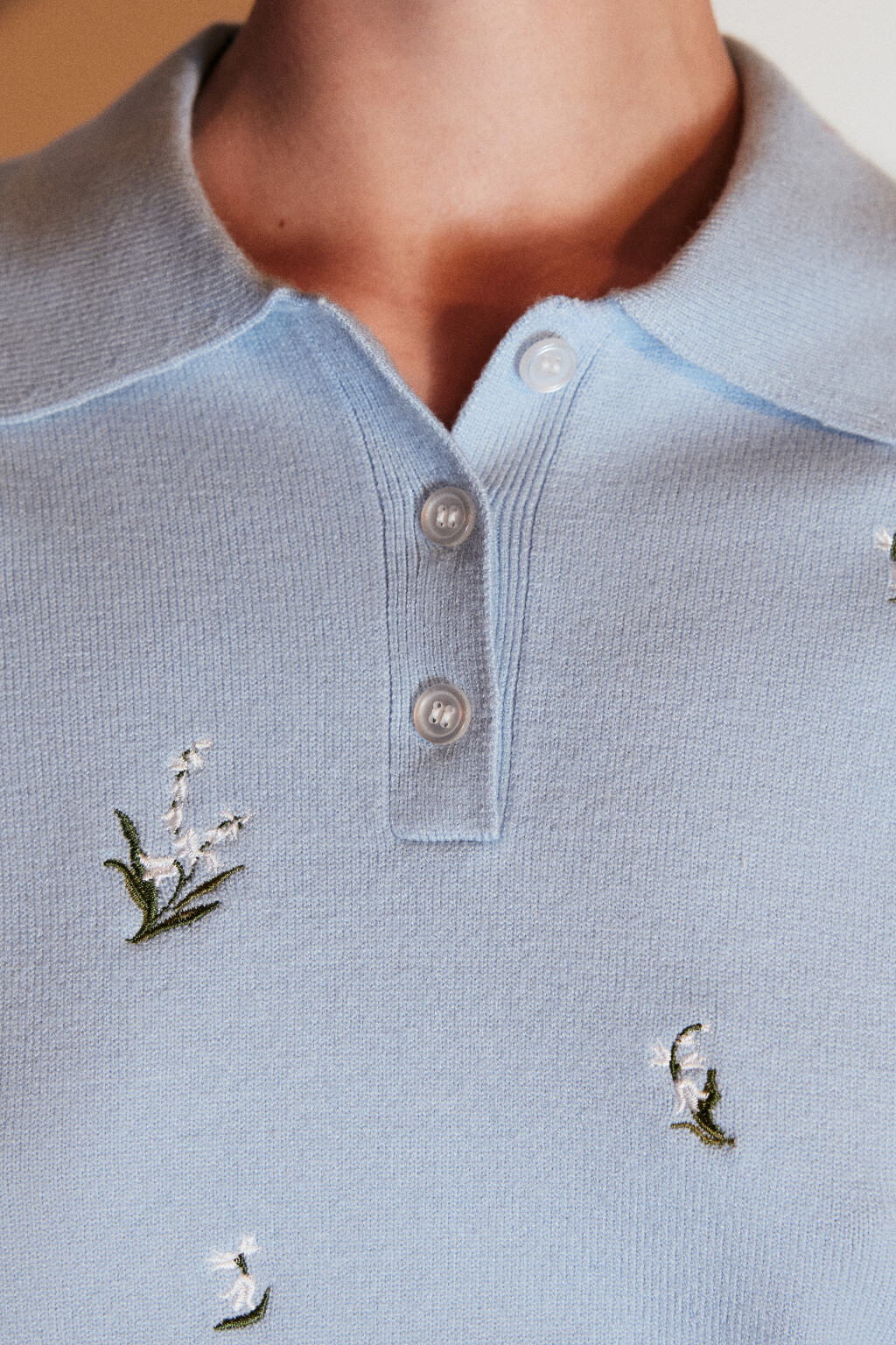Джемпер-поло вязаный с вышивкой - цвет голубой - 6
