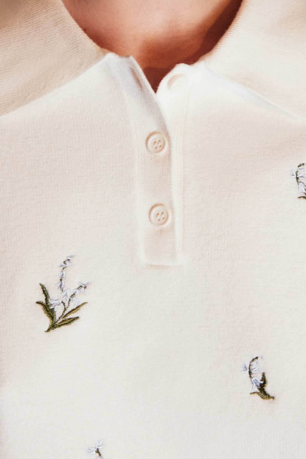 Джемпер-поло вязаный с вышивкой - цвет молочный - 5