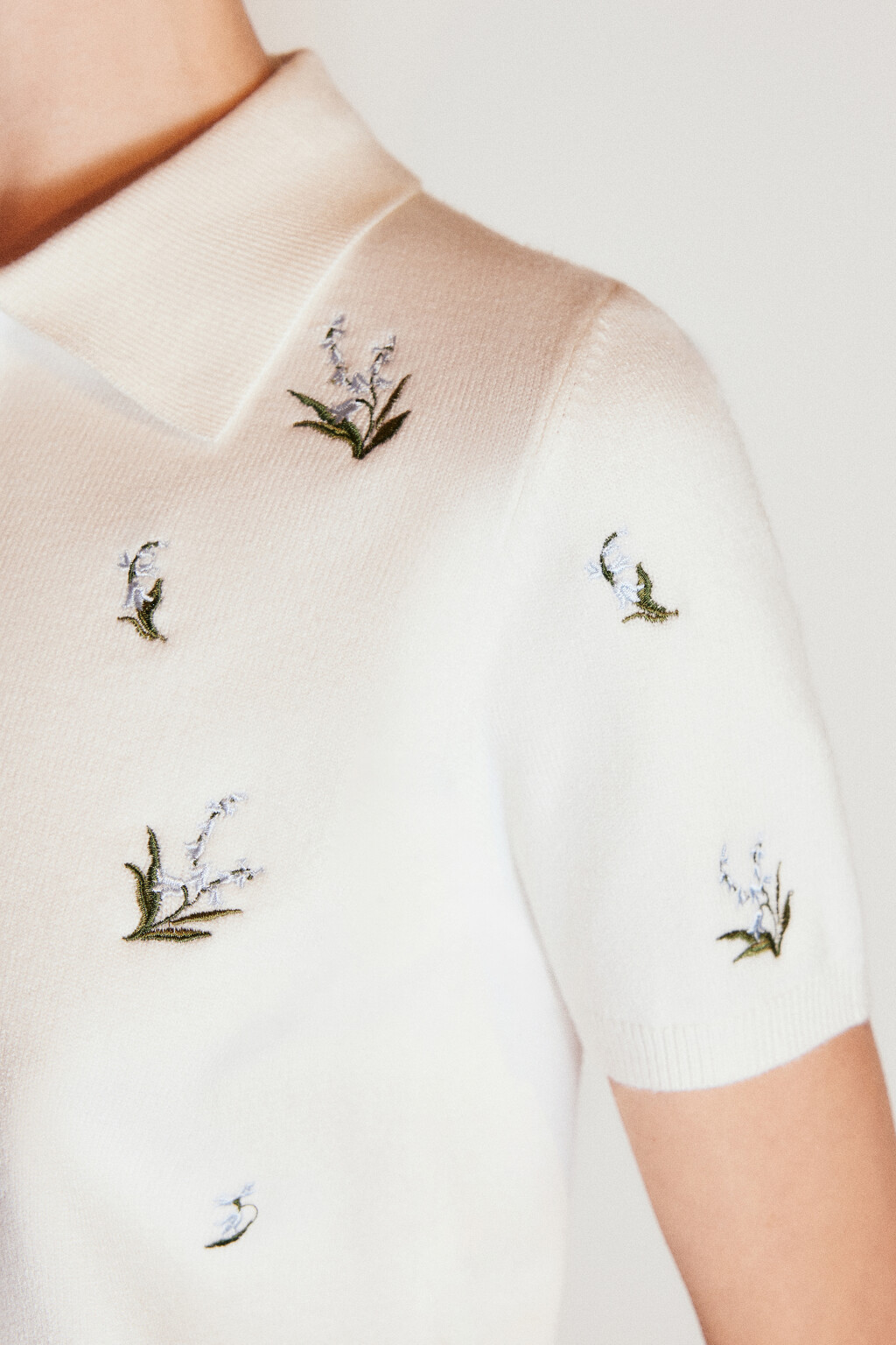 Джемпер-поло вязаный с вышивкой - цвет молочный - 6