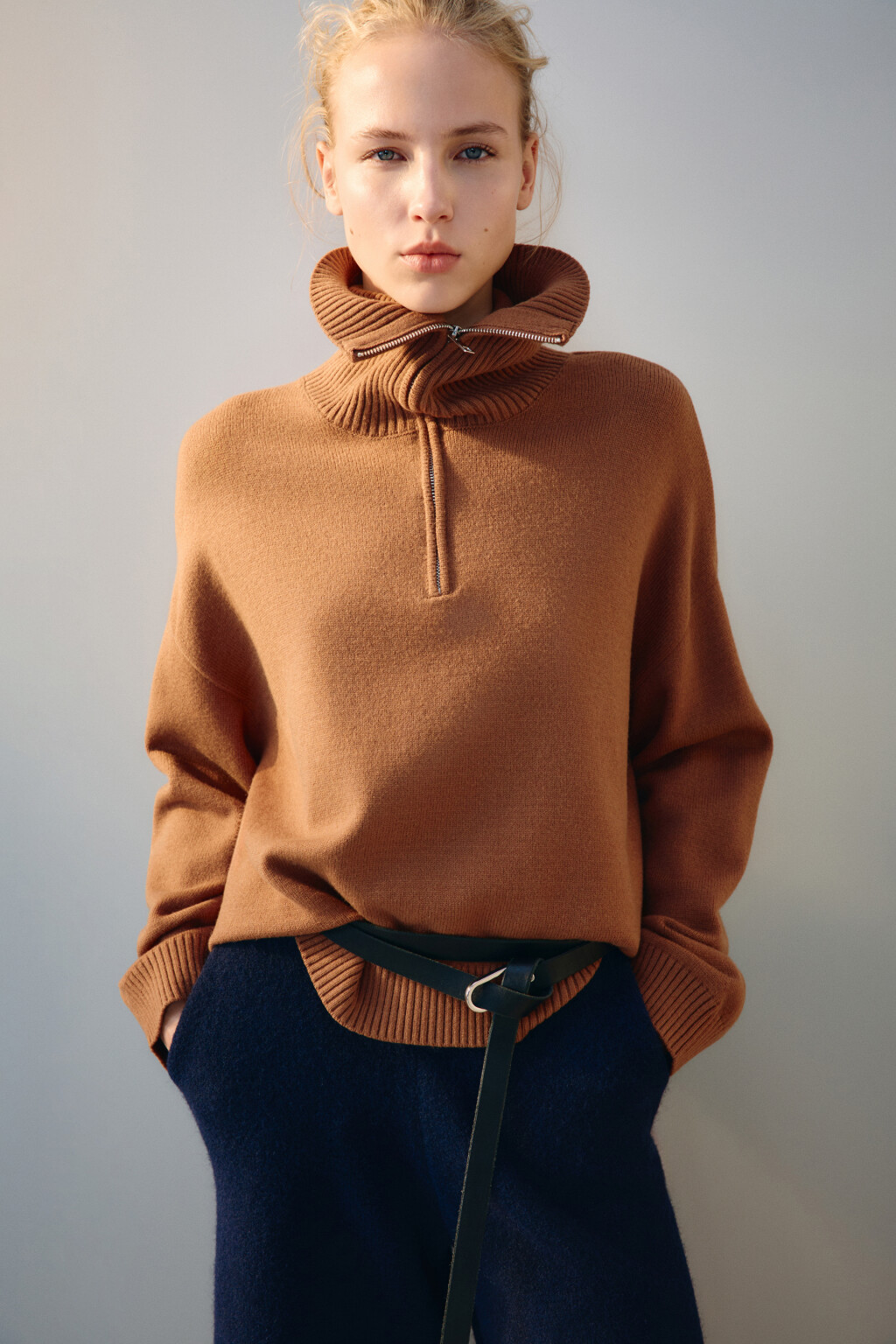 Свитер с воротником на молнии - цвет красный - 1