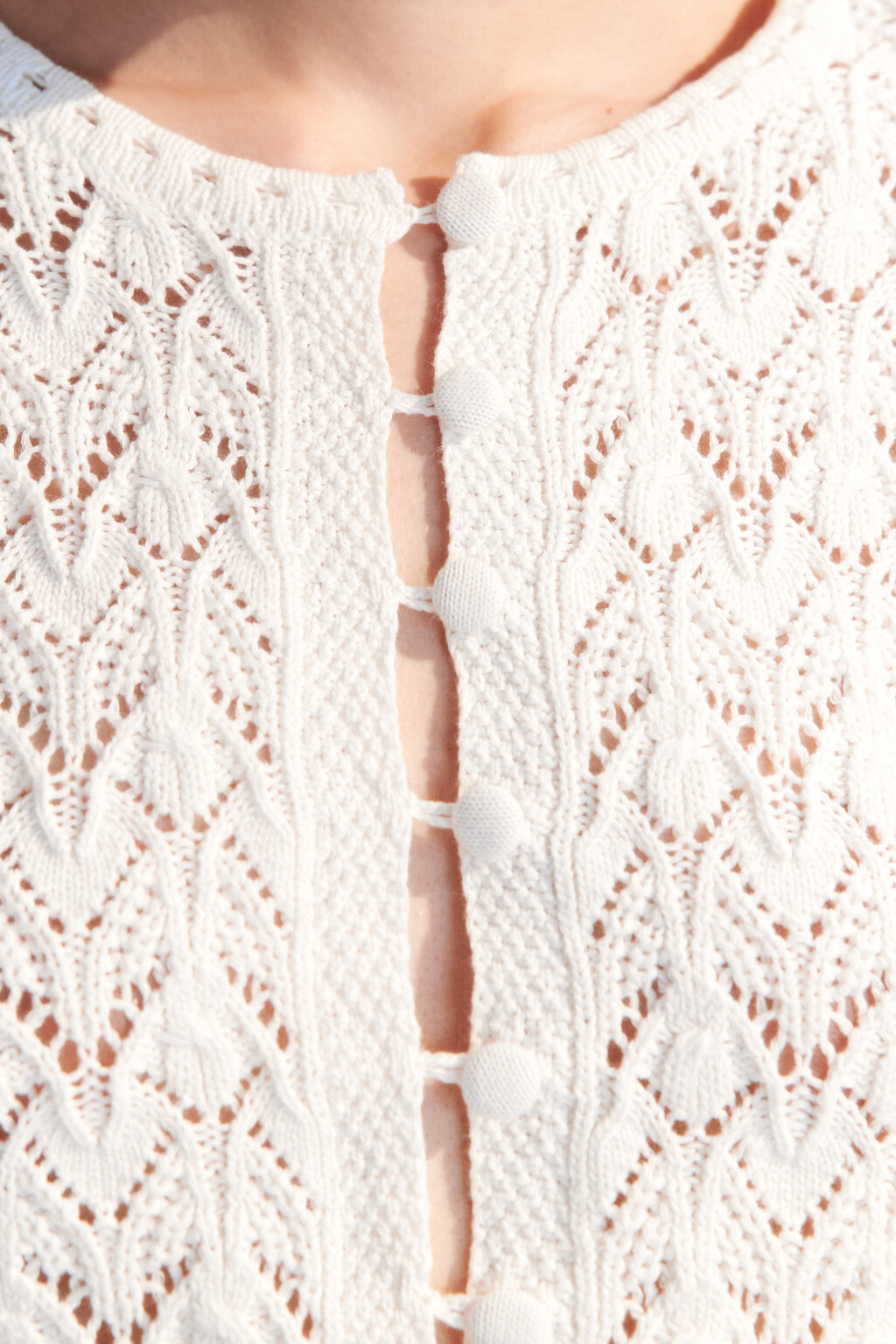 Кардиган ажурный на пуговицах - цвет молочный - 9