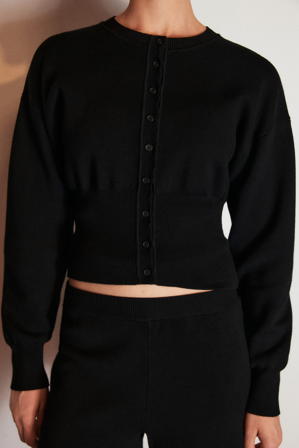 Кардиган на пуговицах укороченный - цвет черный - 5