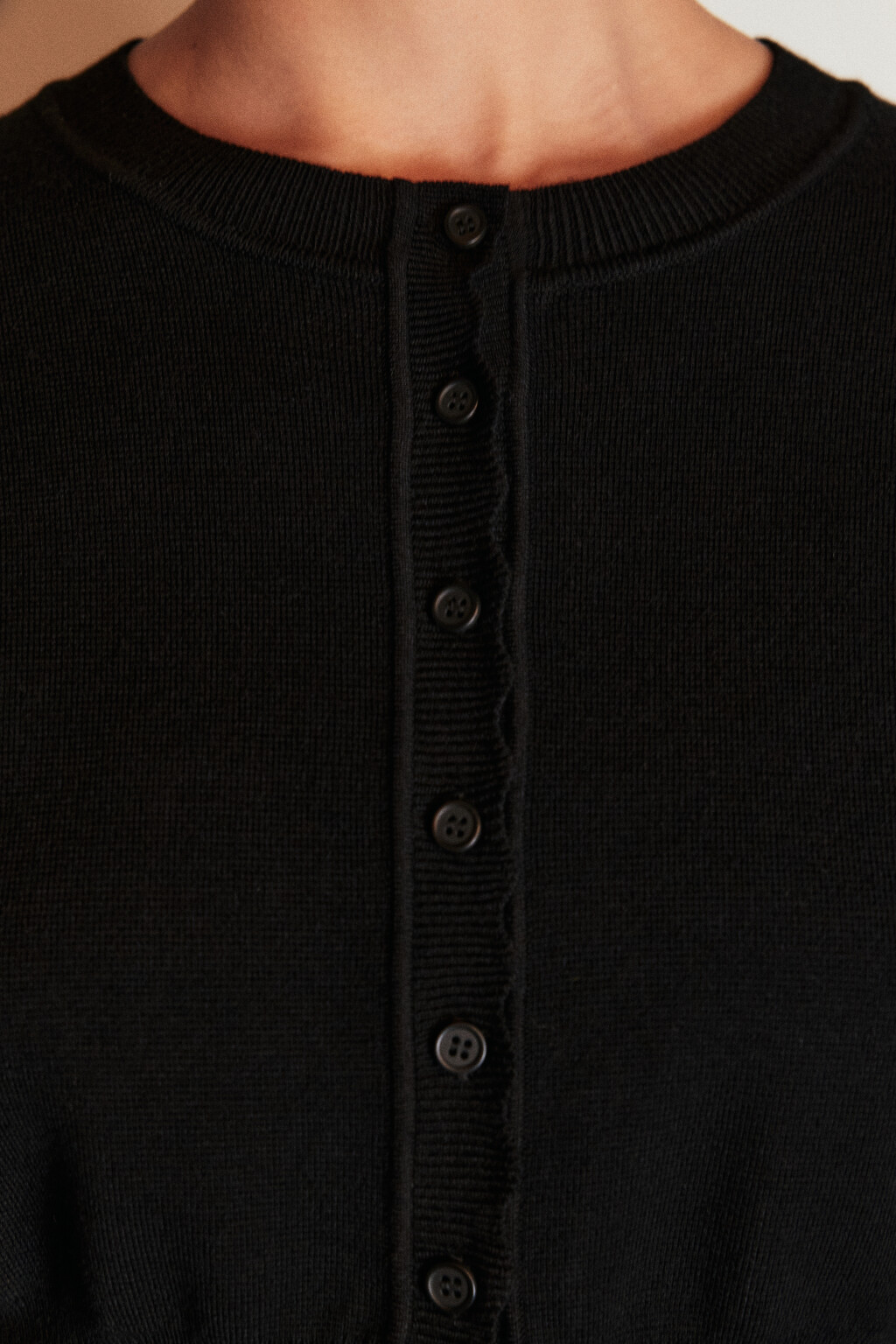 Кардиган на пуговицах укороченный - цвет черный - 6
