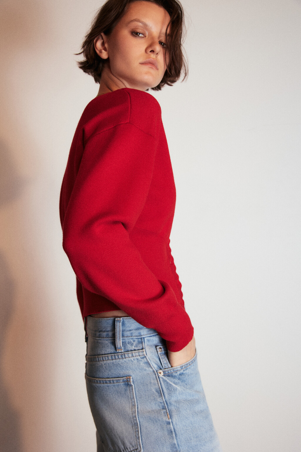 Кардиган на пуговицах укороченный - цвет красный - 2