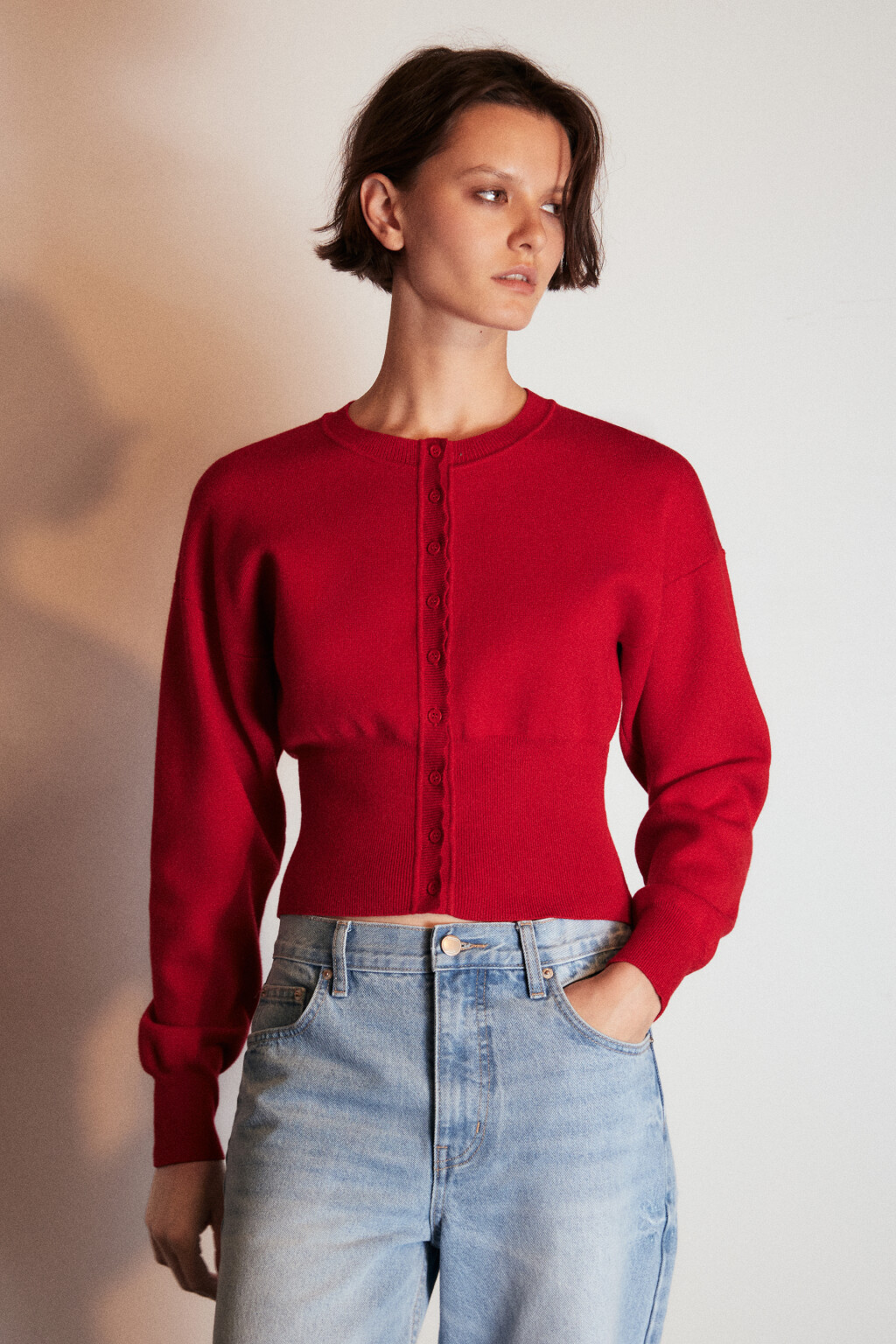 Кардиган на пуговицах укороченный - цвет красный - 3