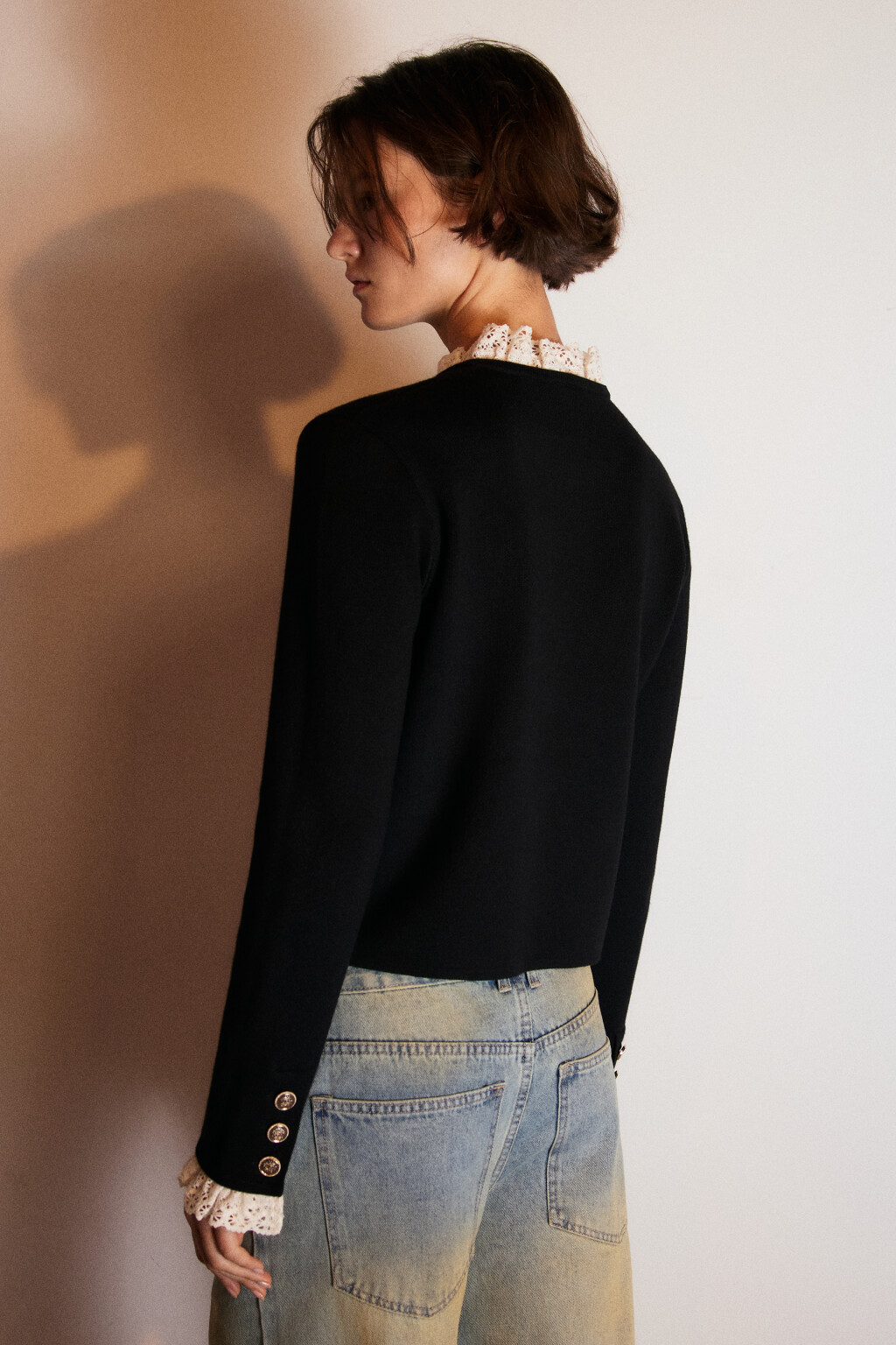 Кардиган на пуговицах с кружевом - цвет черный - 3