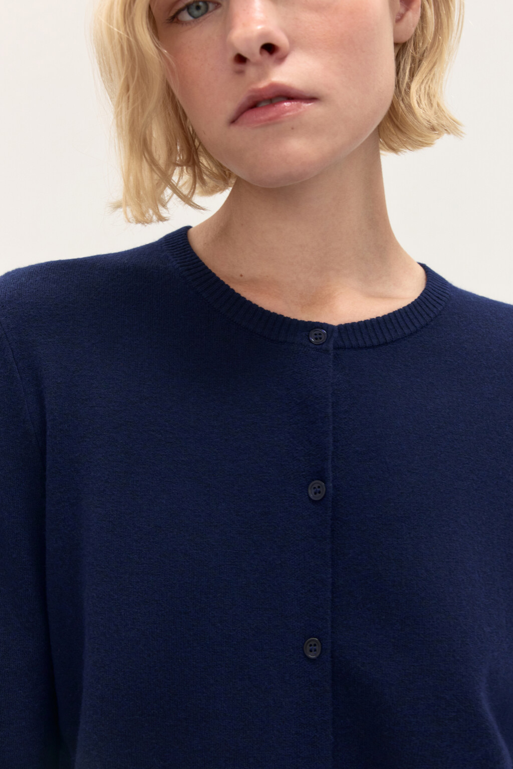 Кардиган на пуговицах с круглым вырезом - цвет синий - 6