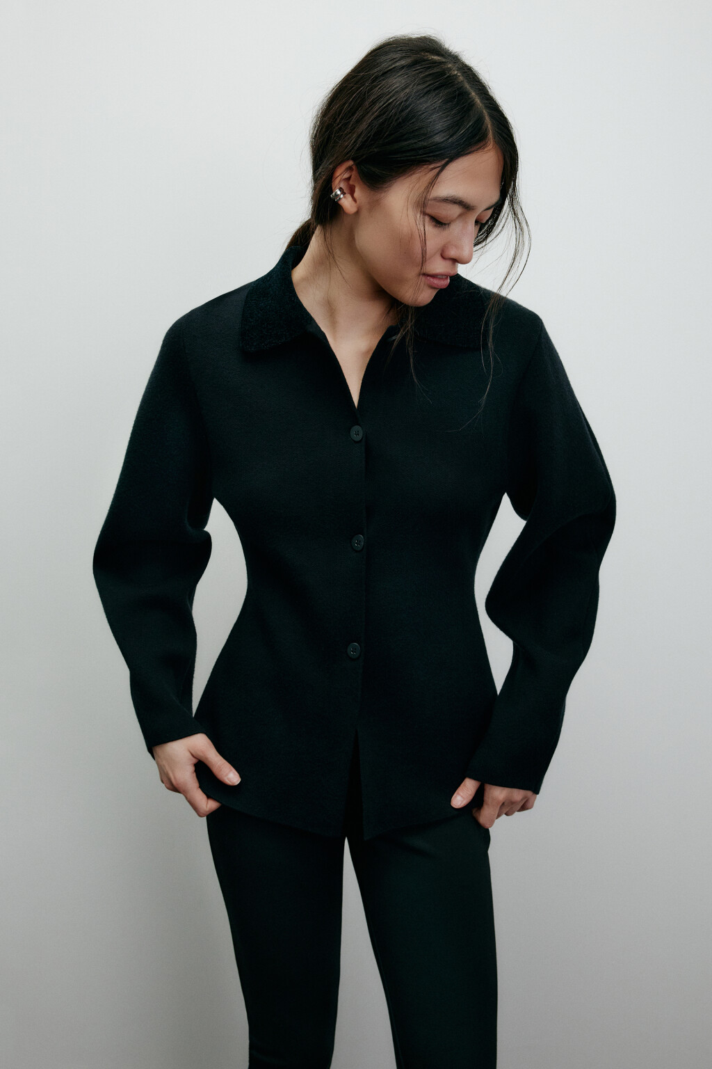 Кардиган на пуговицах приталенный - цвет черный - 2