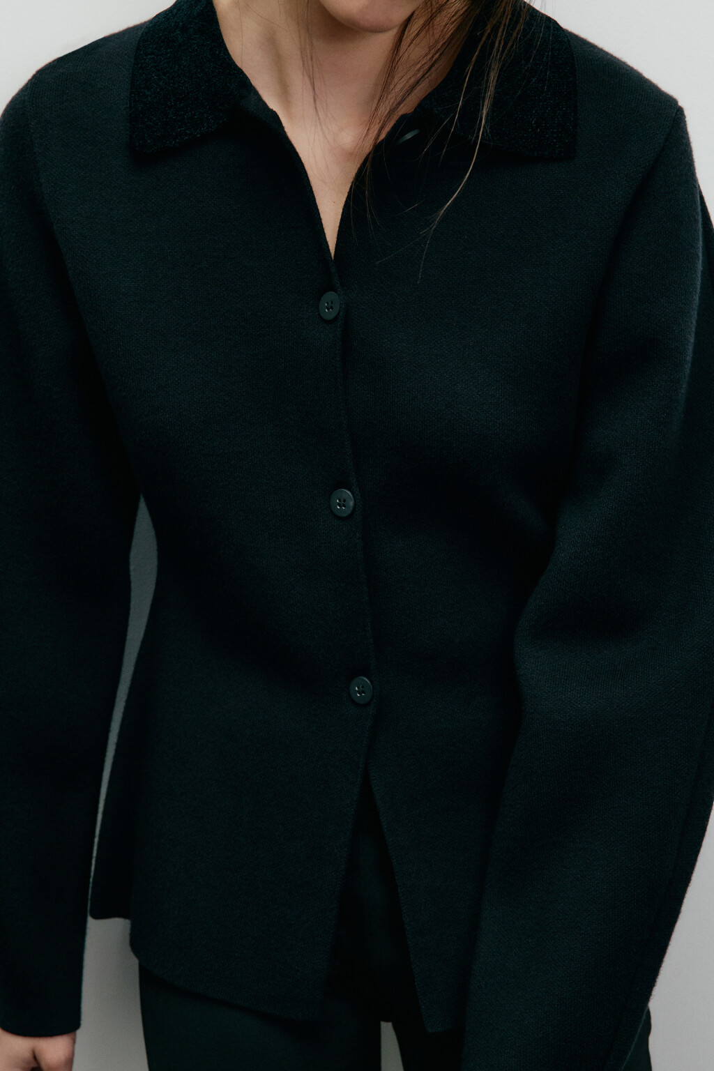 Кардиган на пуговицах приталенный - цвет черный - 6